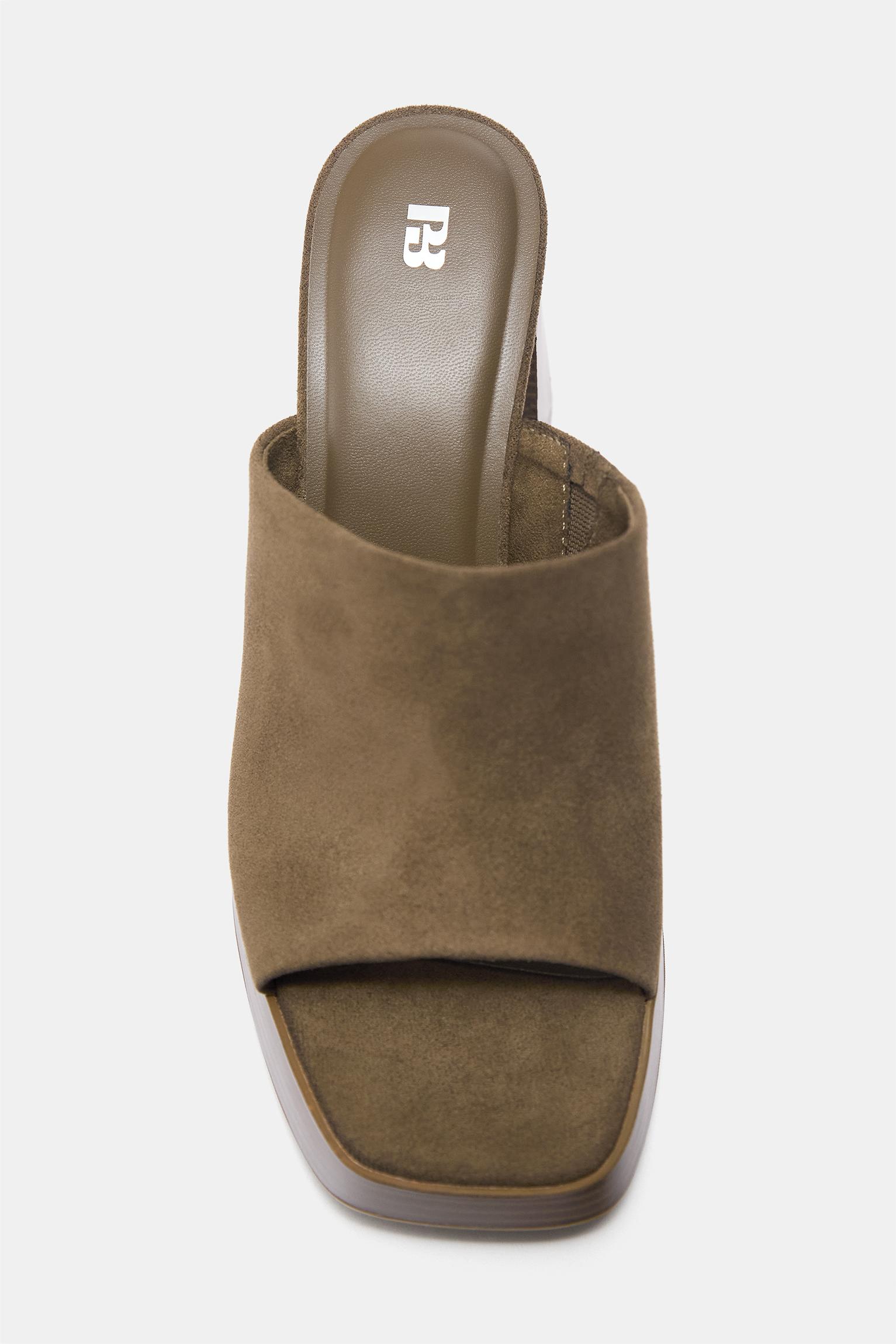 Heeled clogs — Khaki