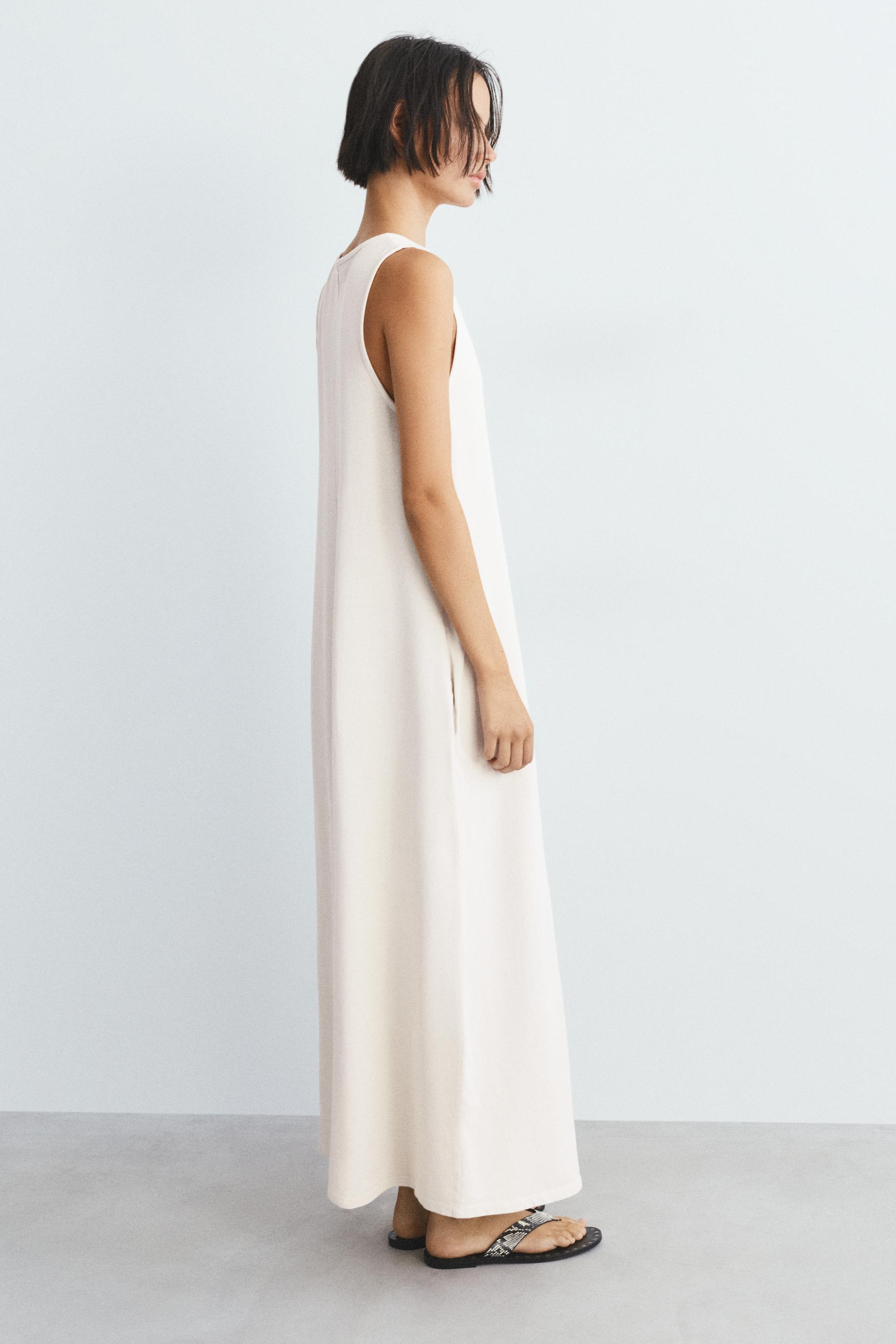 Long sleeveless dress — Light camel