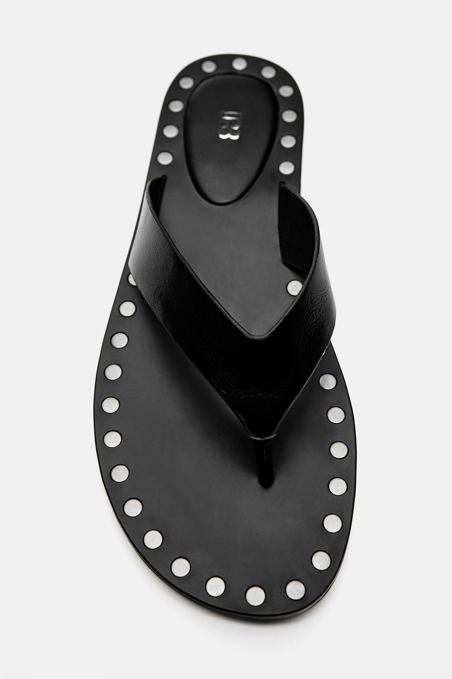Flat studded sandals — Black