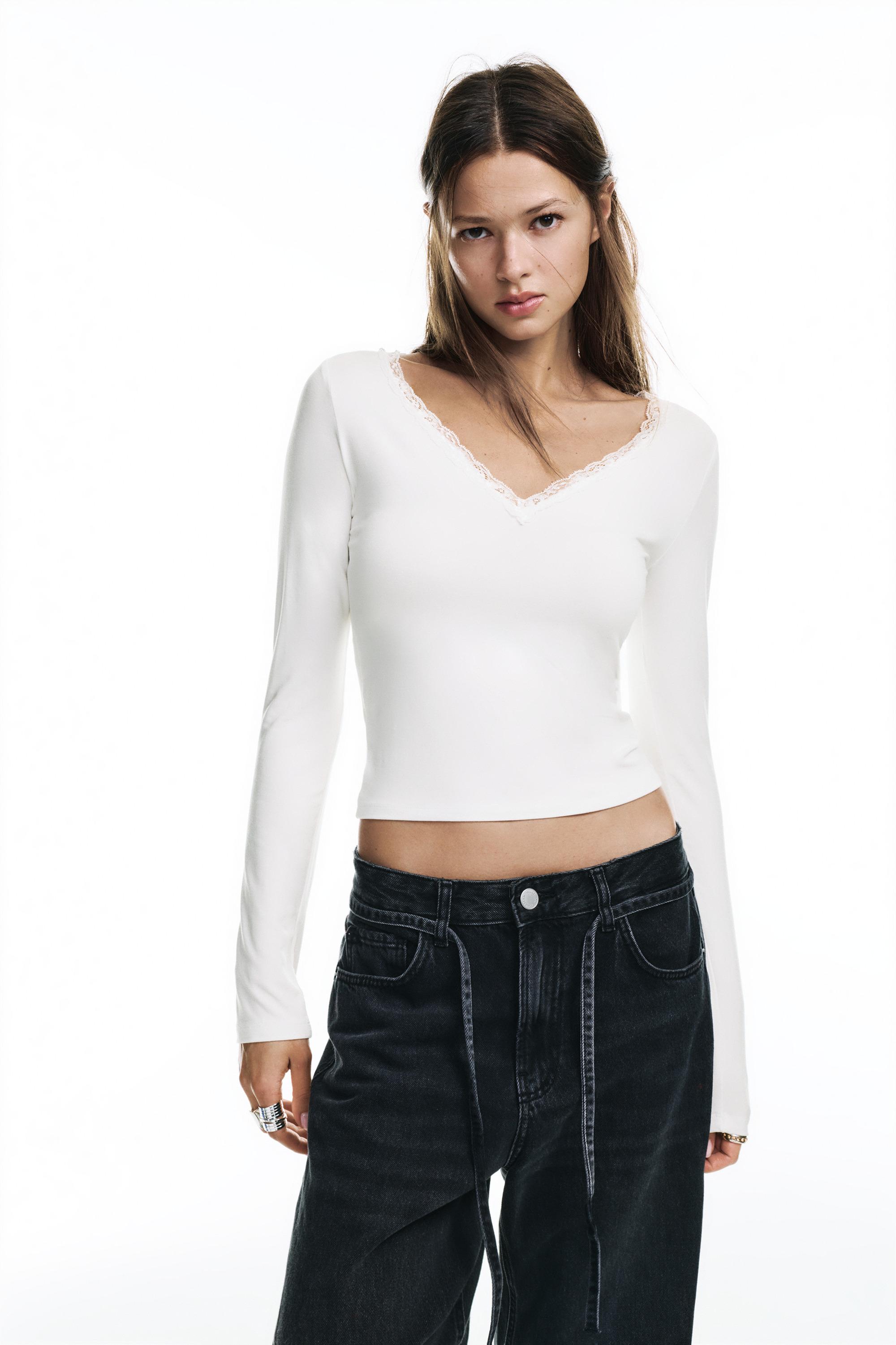 Lace trim neckline T-shirt — Off white