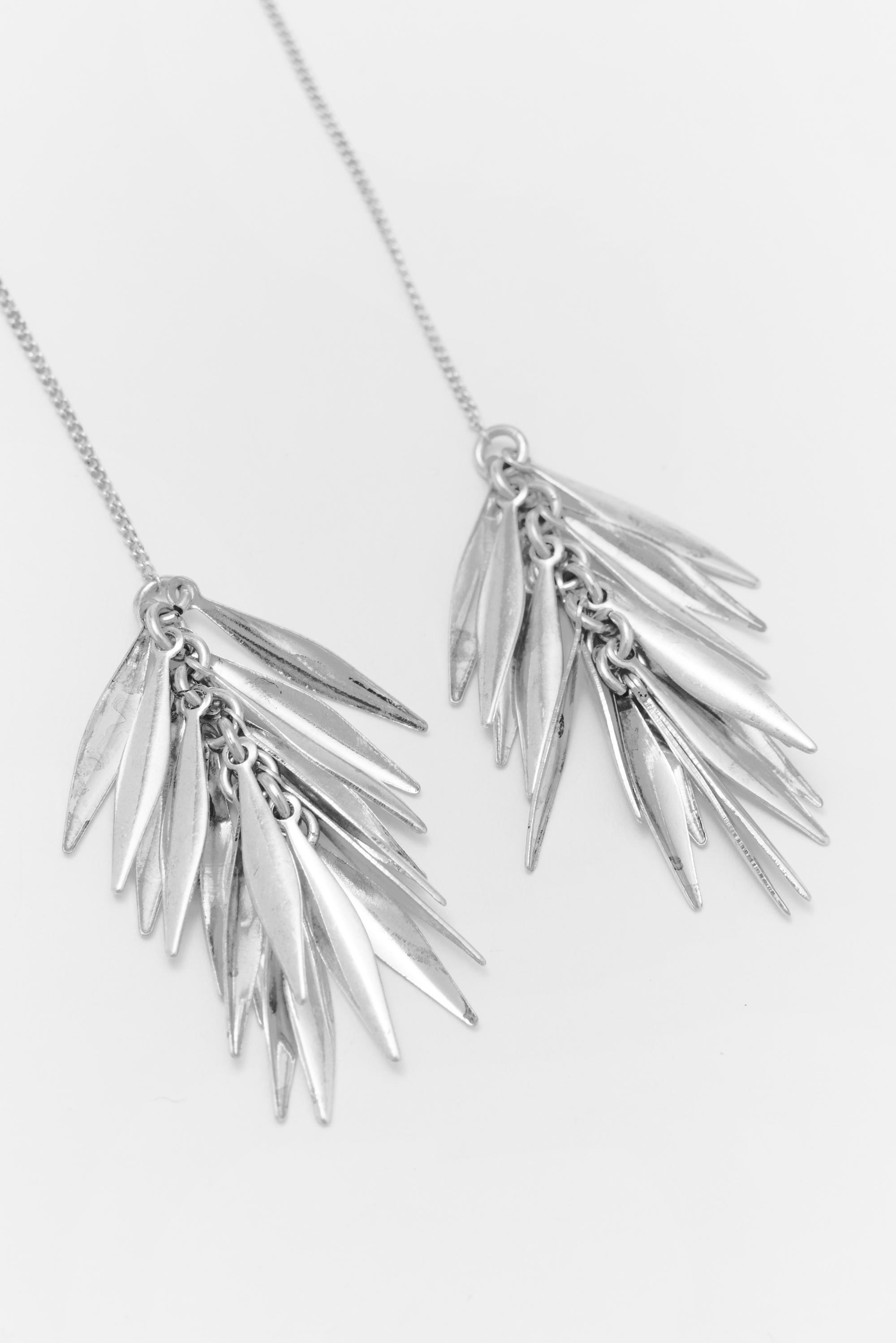 Leaf dangle earrings — Silver