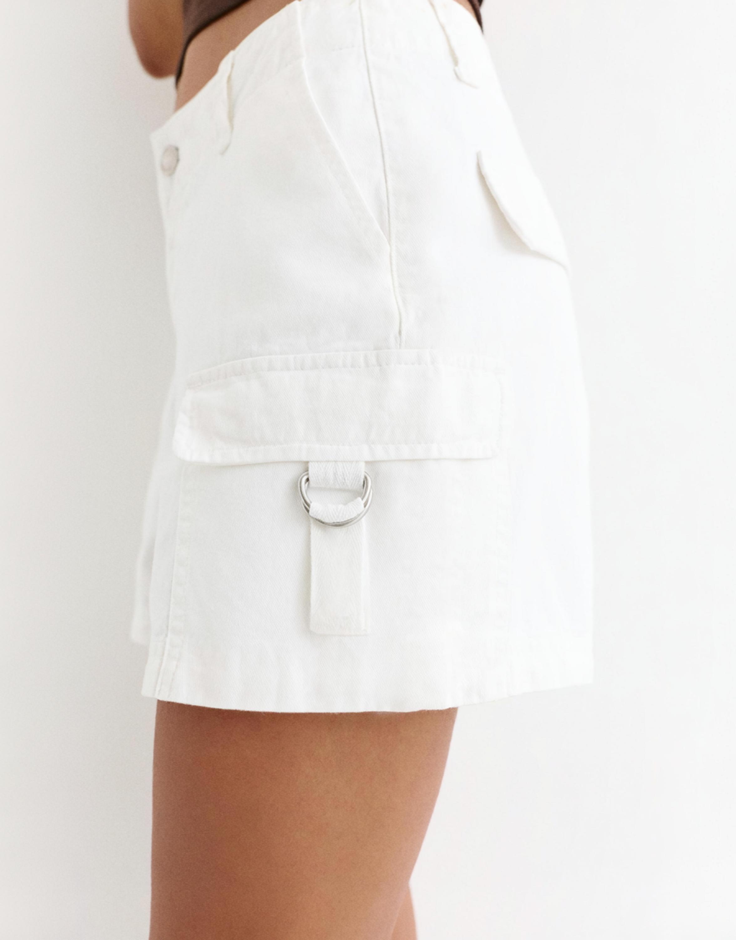 Relaxed fit cargo Bermuda shorts — White