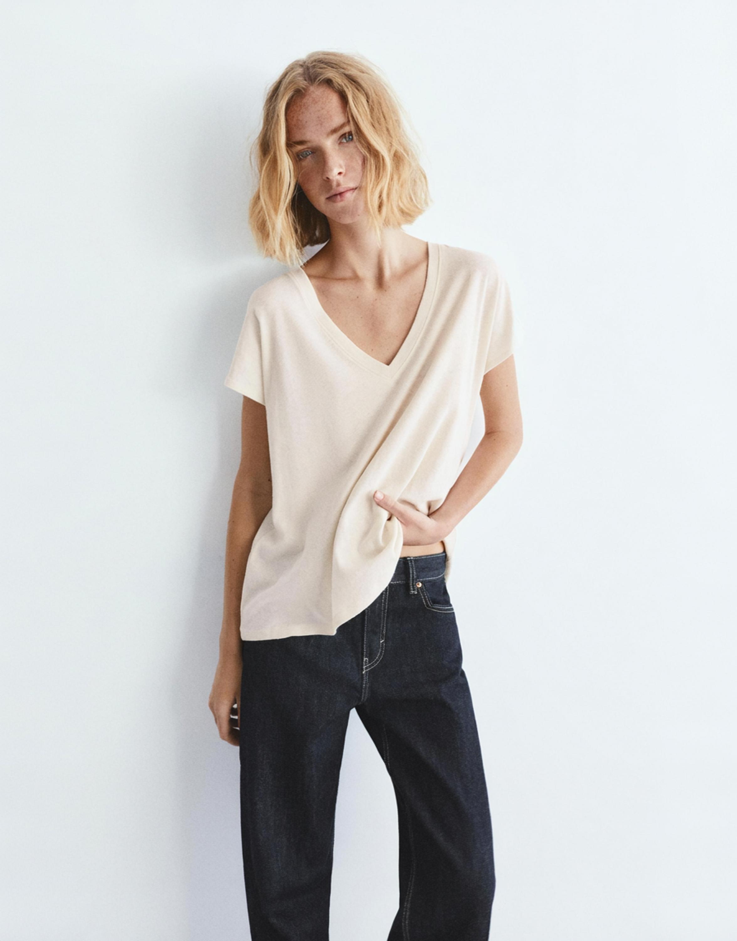 V-neck linen T-shirt — Light beige
