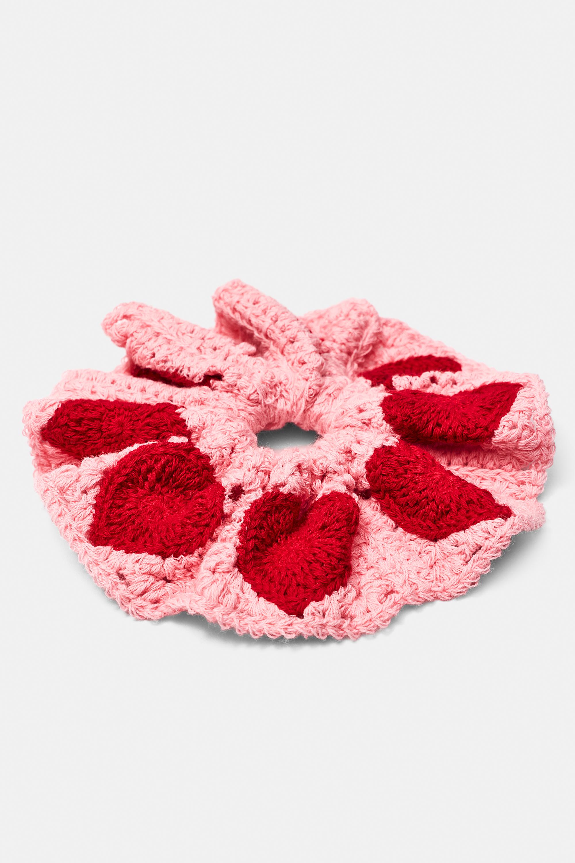Crochet heart scrunchie — Pink