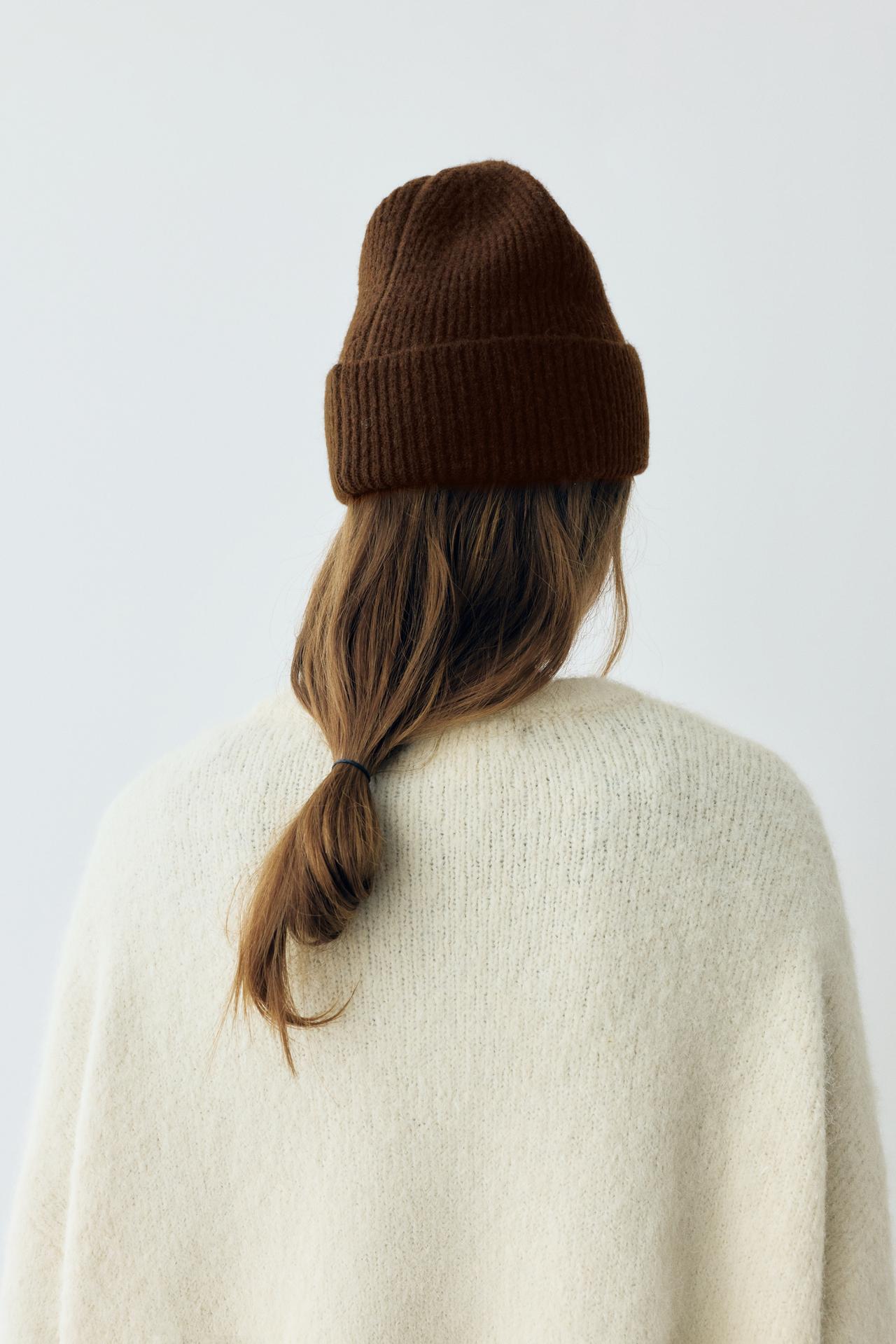 Ribbed knit beanie — Brown