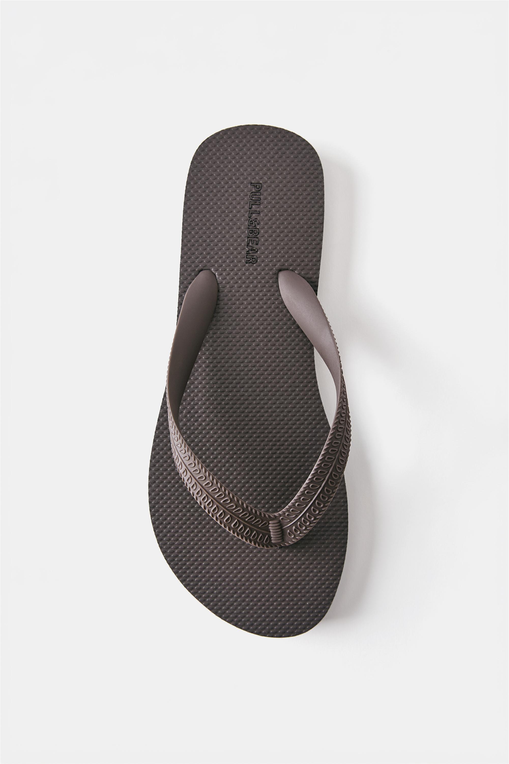 Flat sandals — Brown