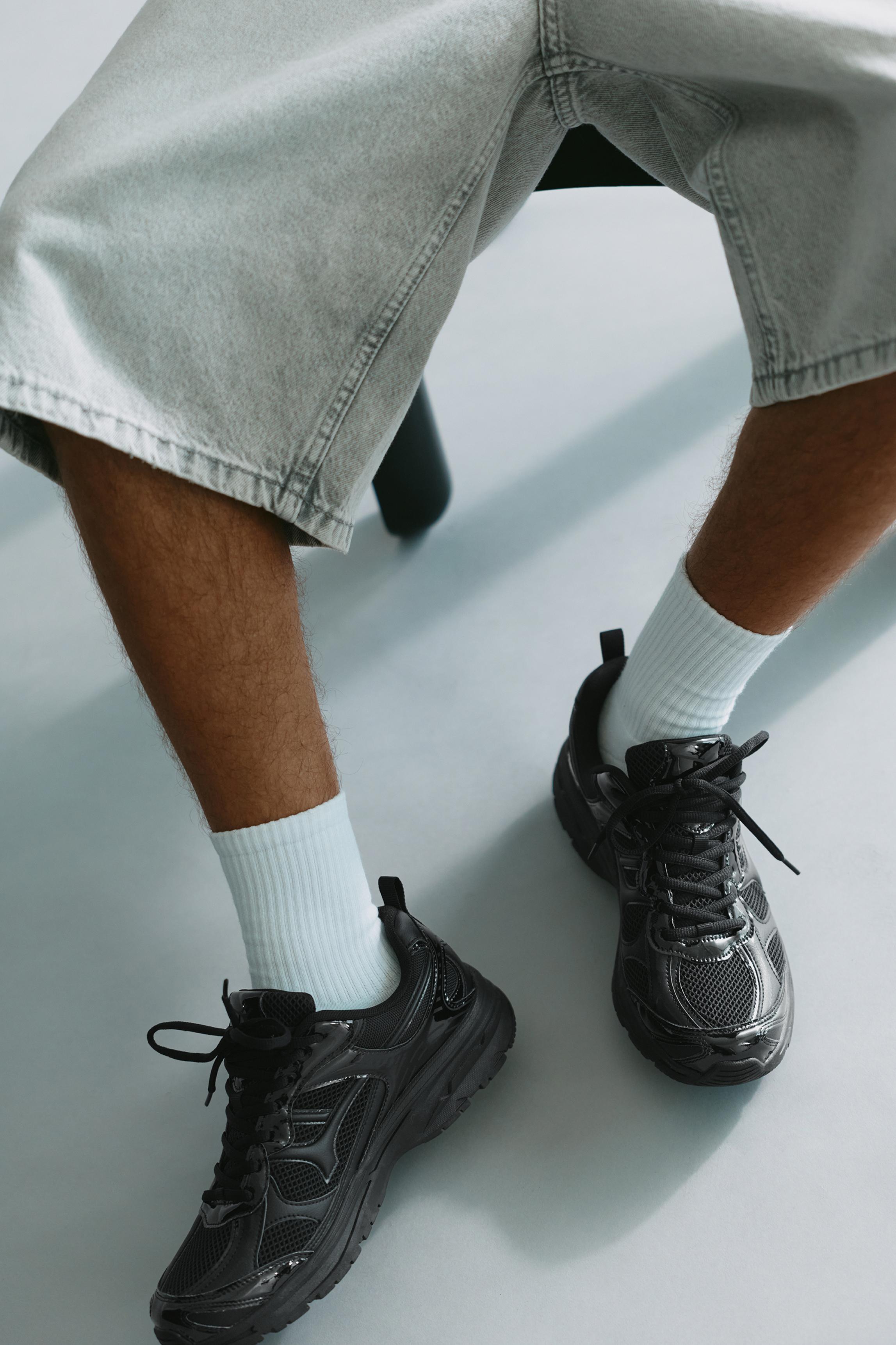 Multi-piece trainers — Black
