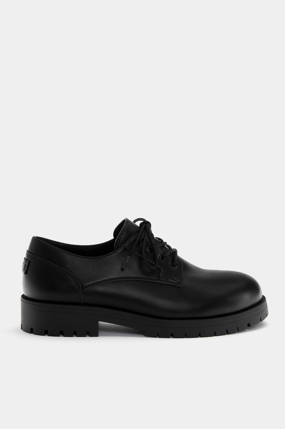 Schuhe mit Schnürverschluss - PULL&BEAR