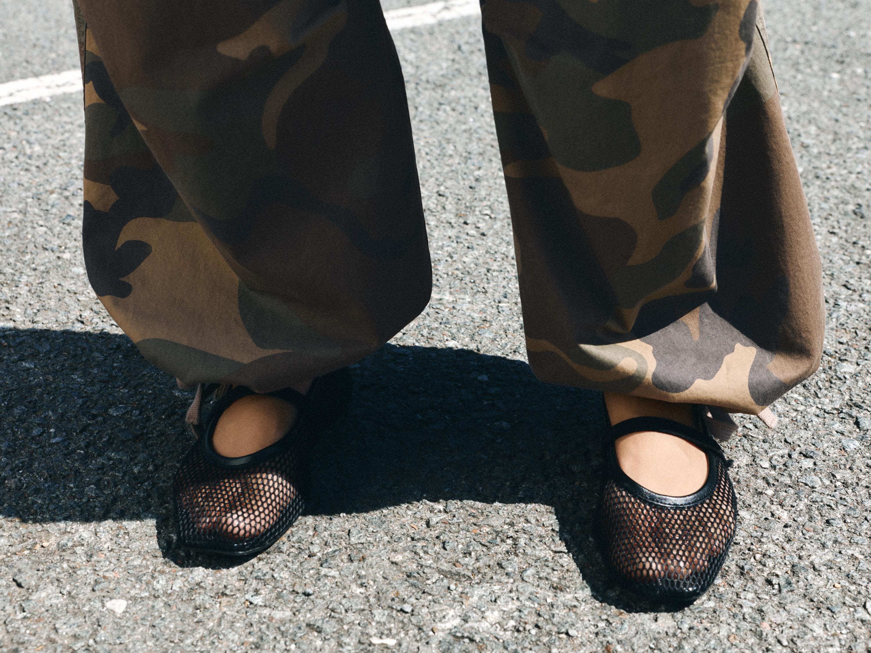 Printed parachute trousers — Khaki