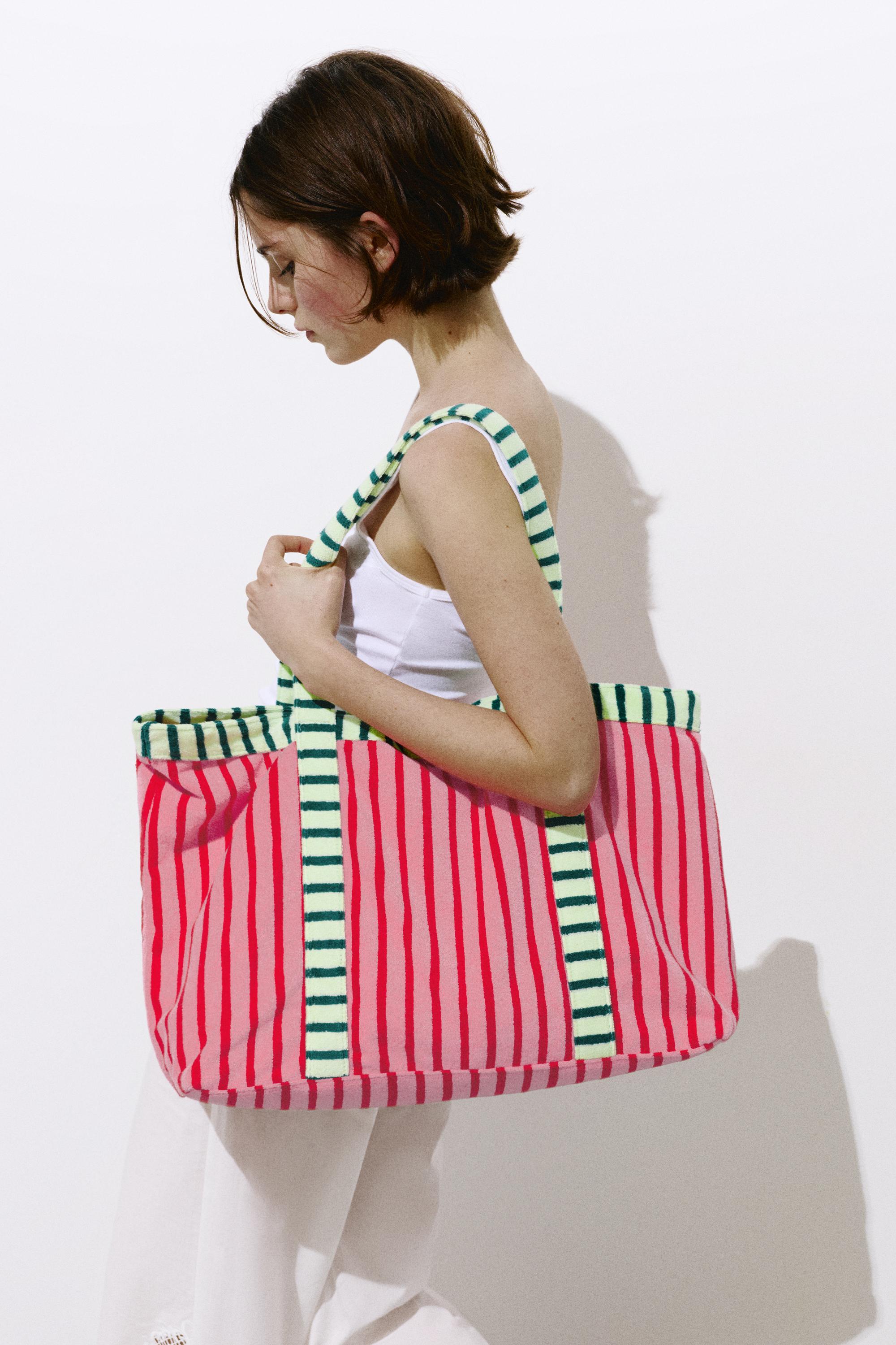 Bolsa Shopper Listrada Em Tecido Felpudo