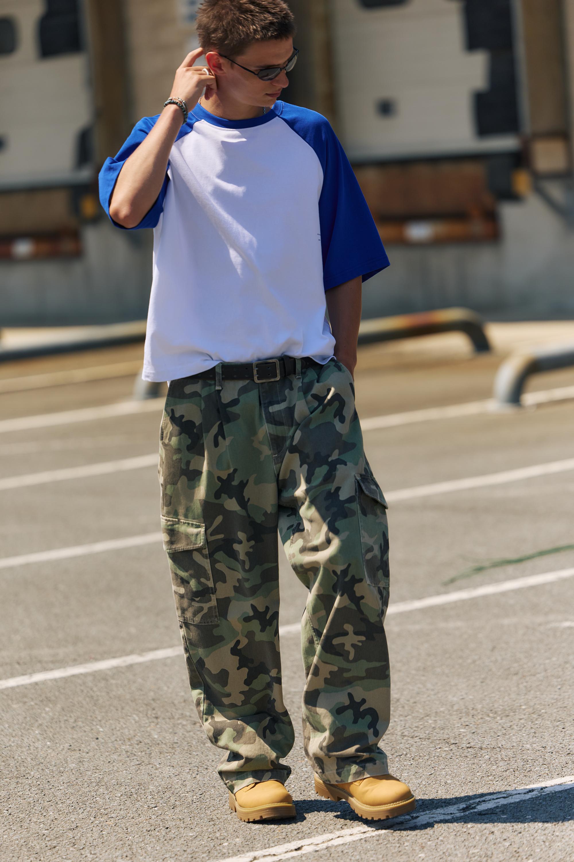 Printed cargo trousers — Khaki