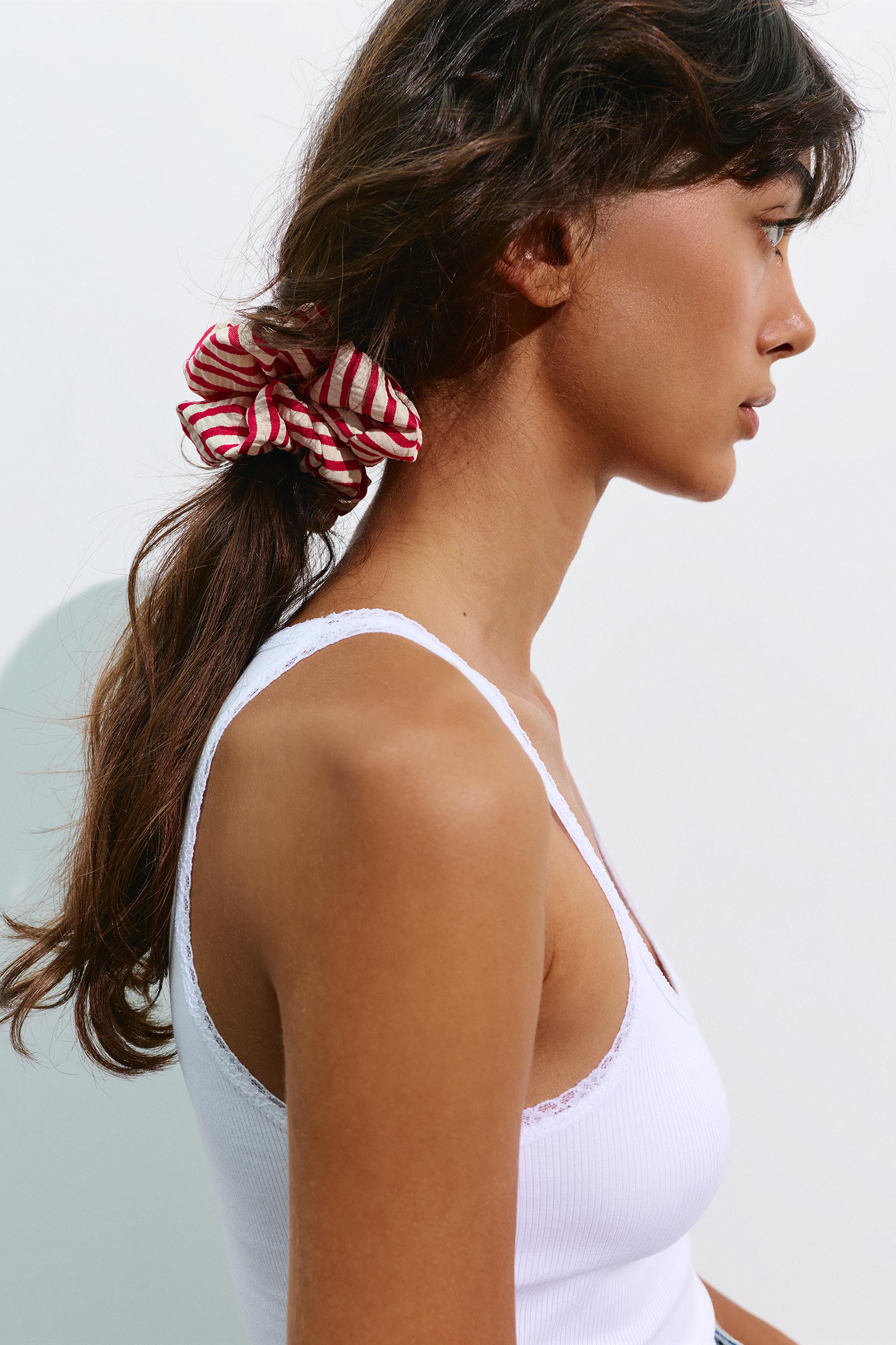 Striped scrunchie — Red