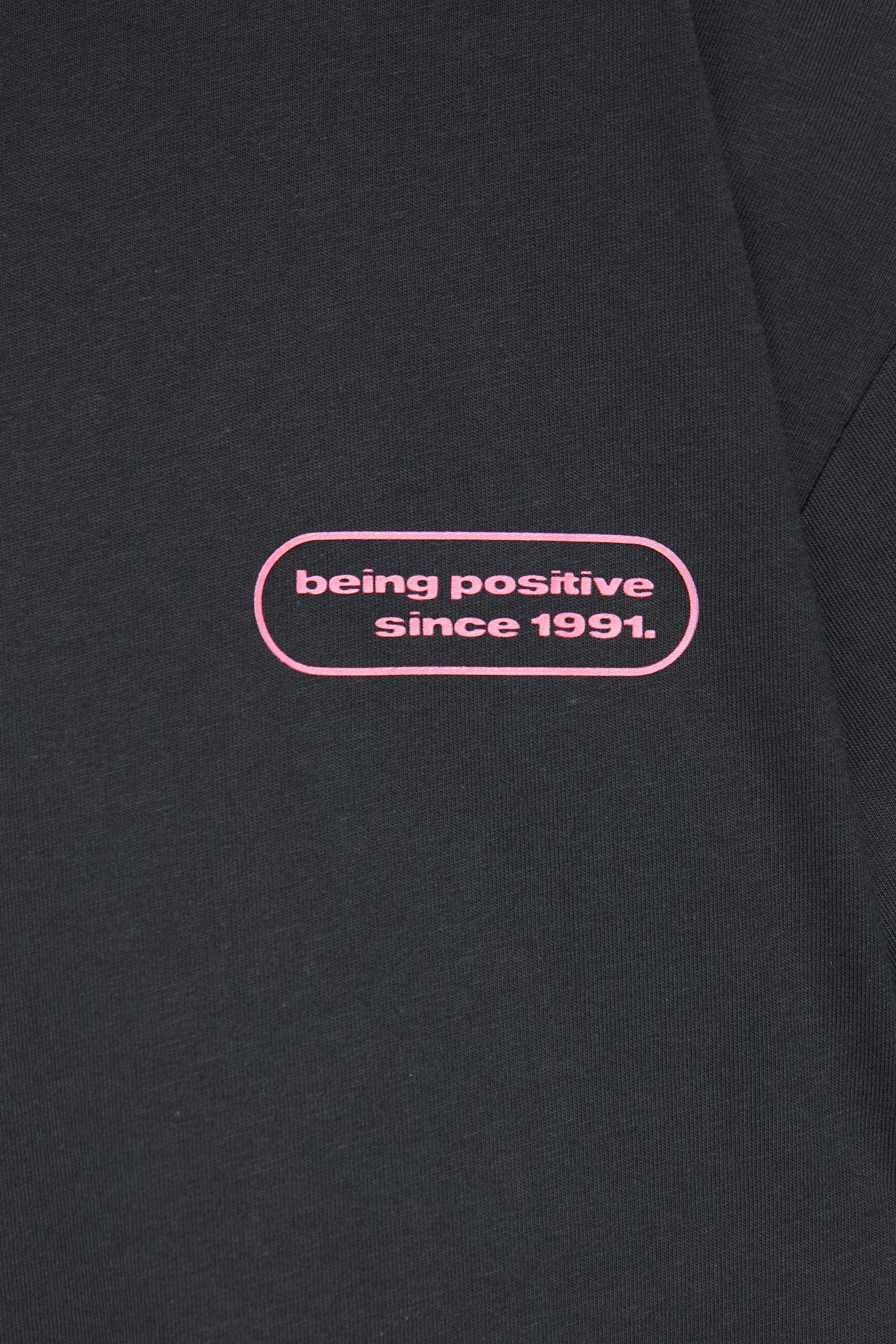 Pull&Bear Sosis köpek grafikli tişört görsel 5