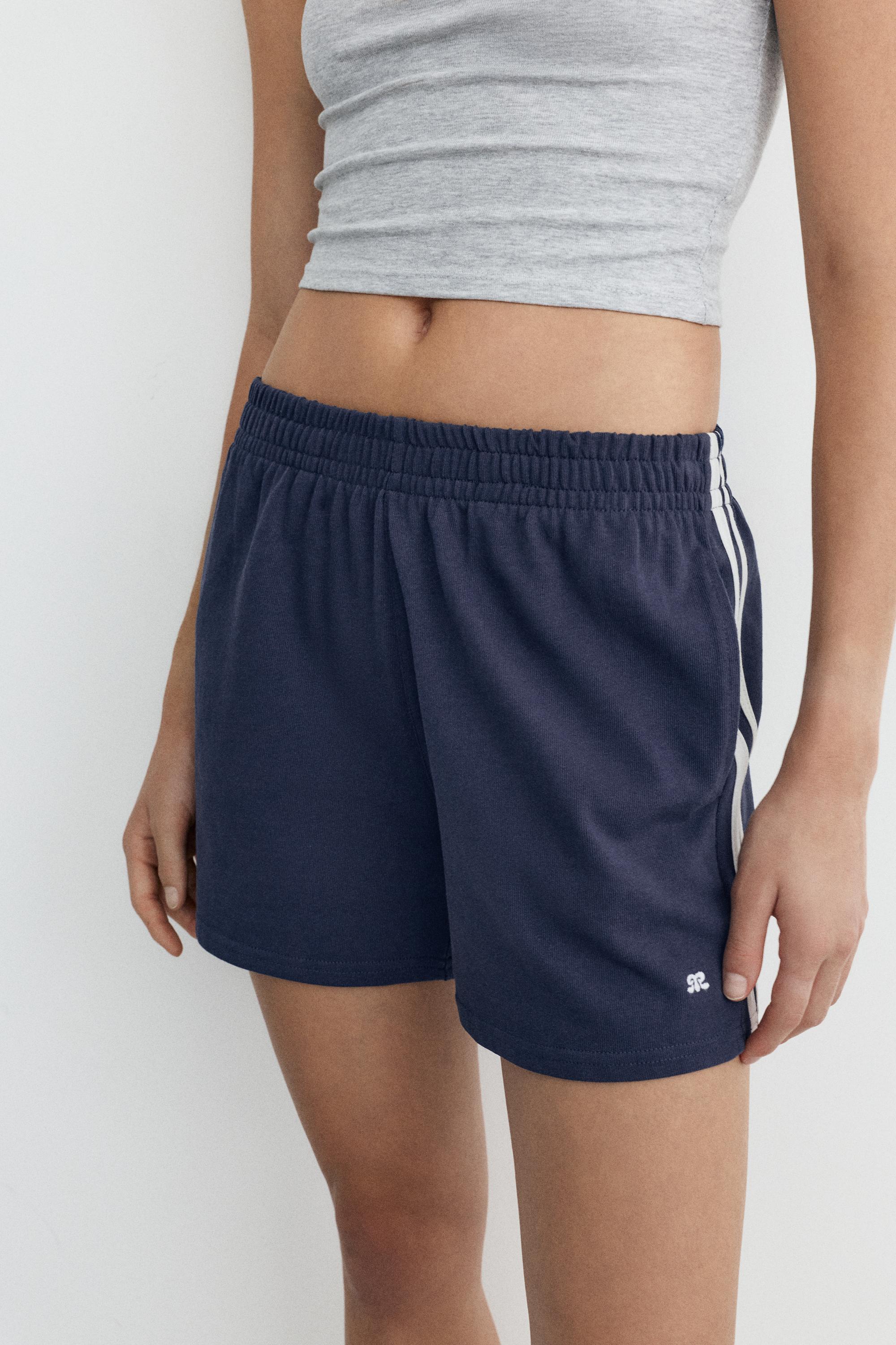 Sports shorts with side stripes — Dark navy