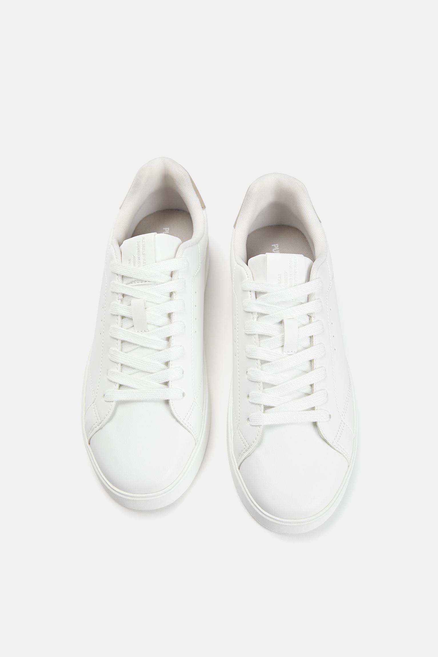 Casual trainers — White