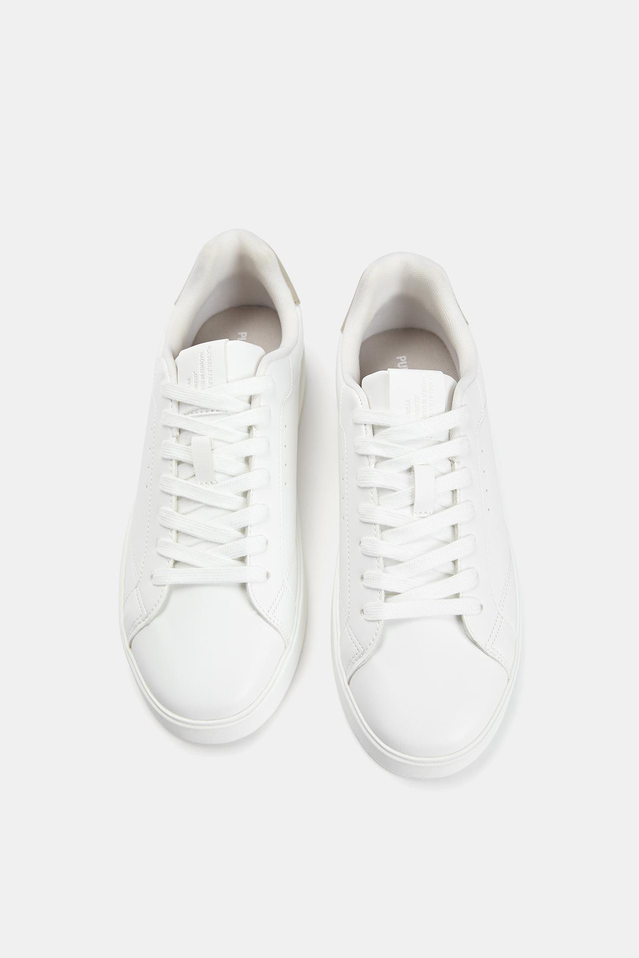 Casual trainers — White