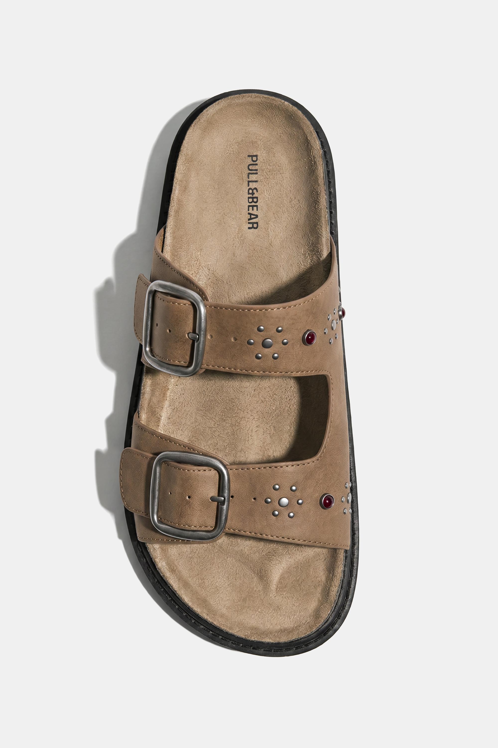Studded buckle sandals — Brown