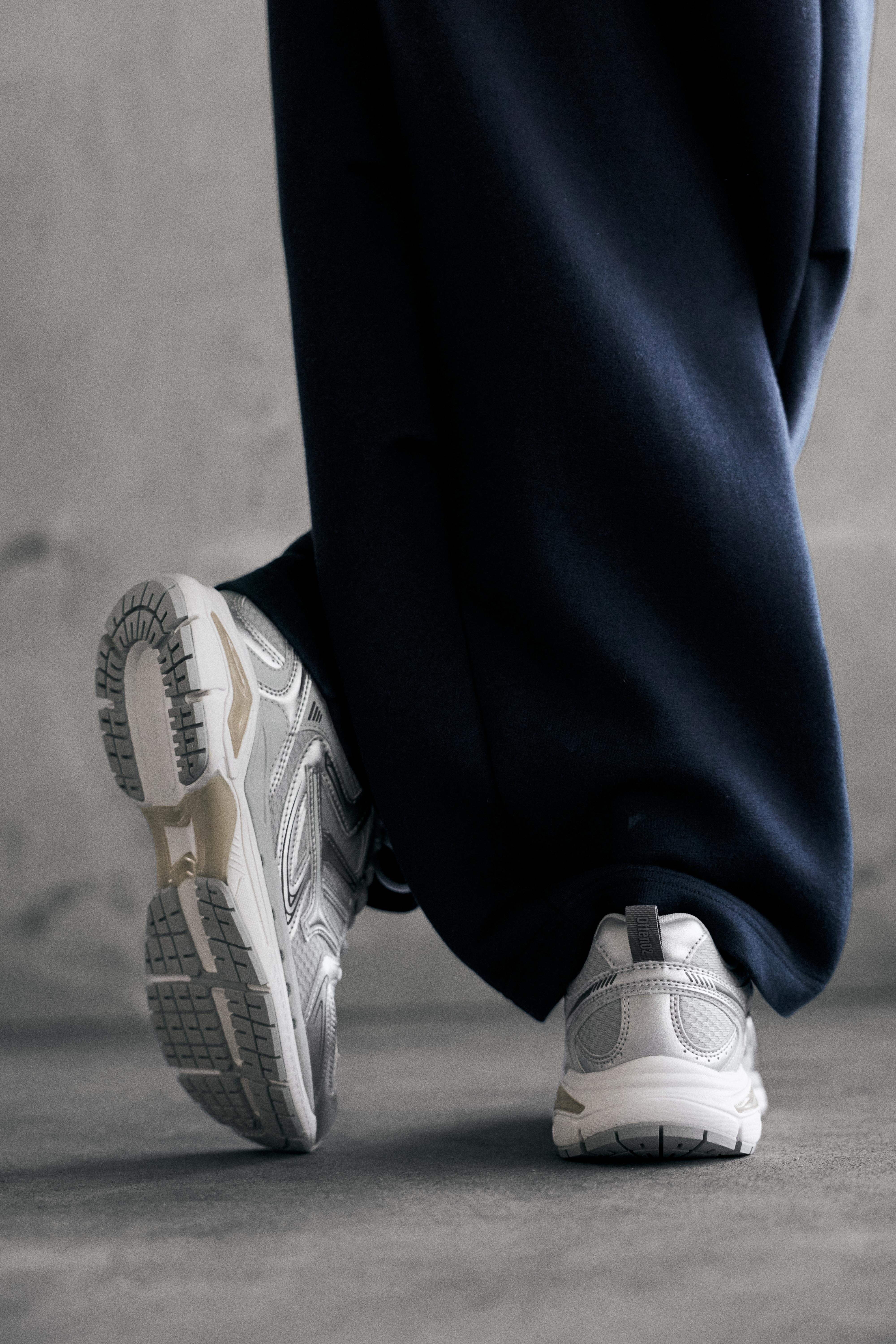 Often 02 trainers — Silver