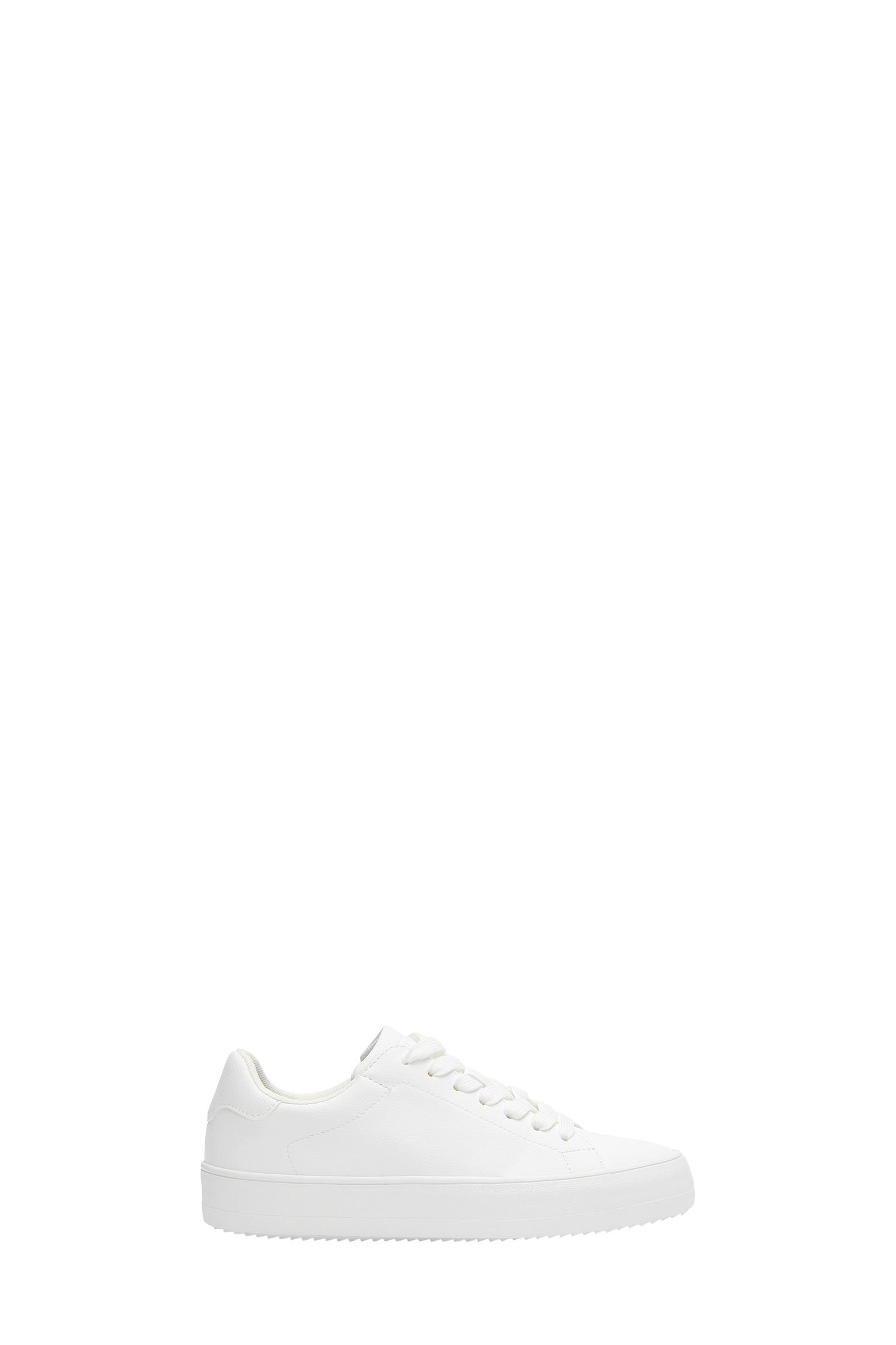 Casual trainers — White