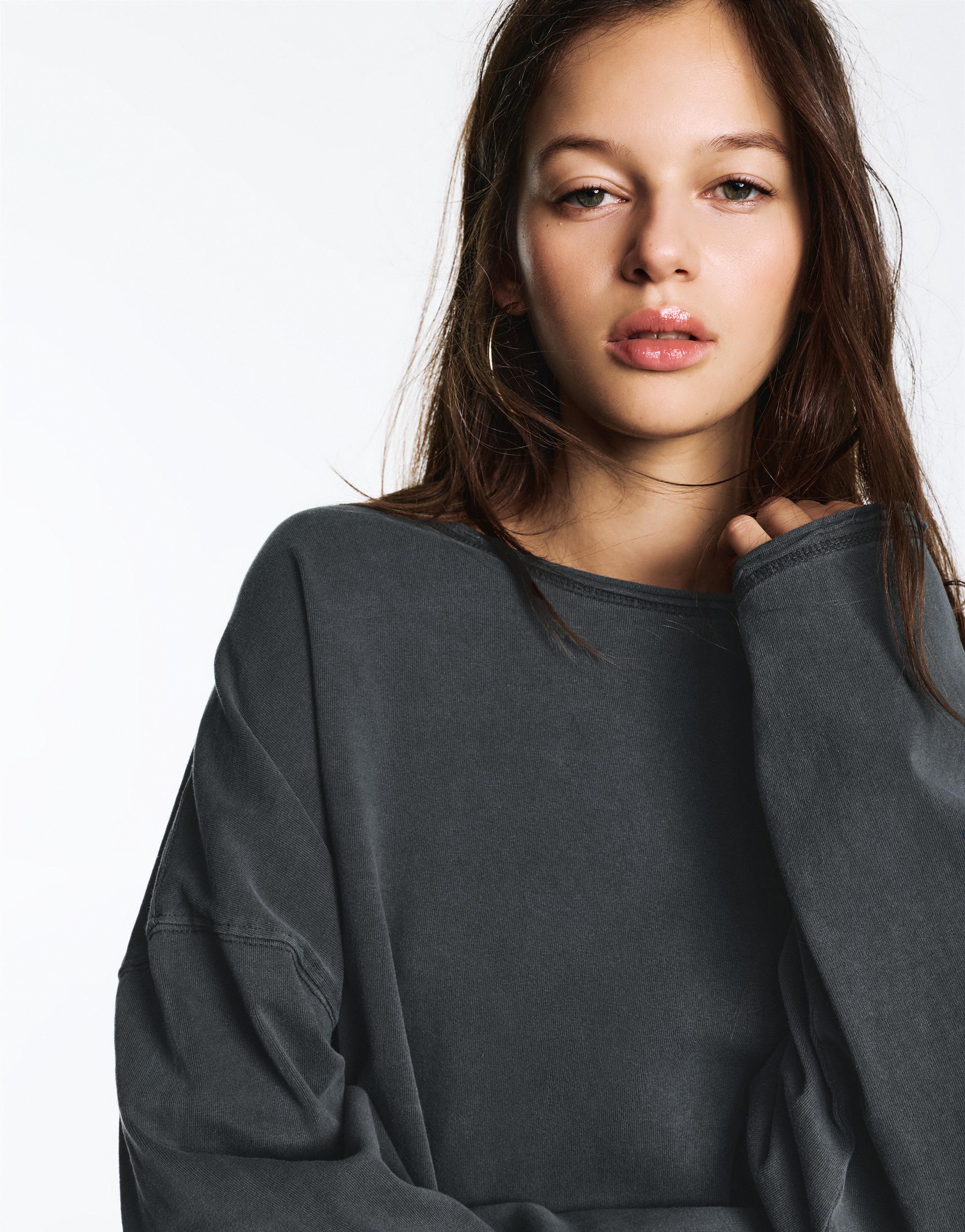 Uzun kollu oversize t-shirt - Görsel 12