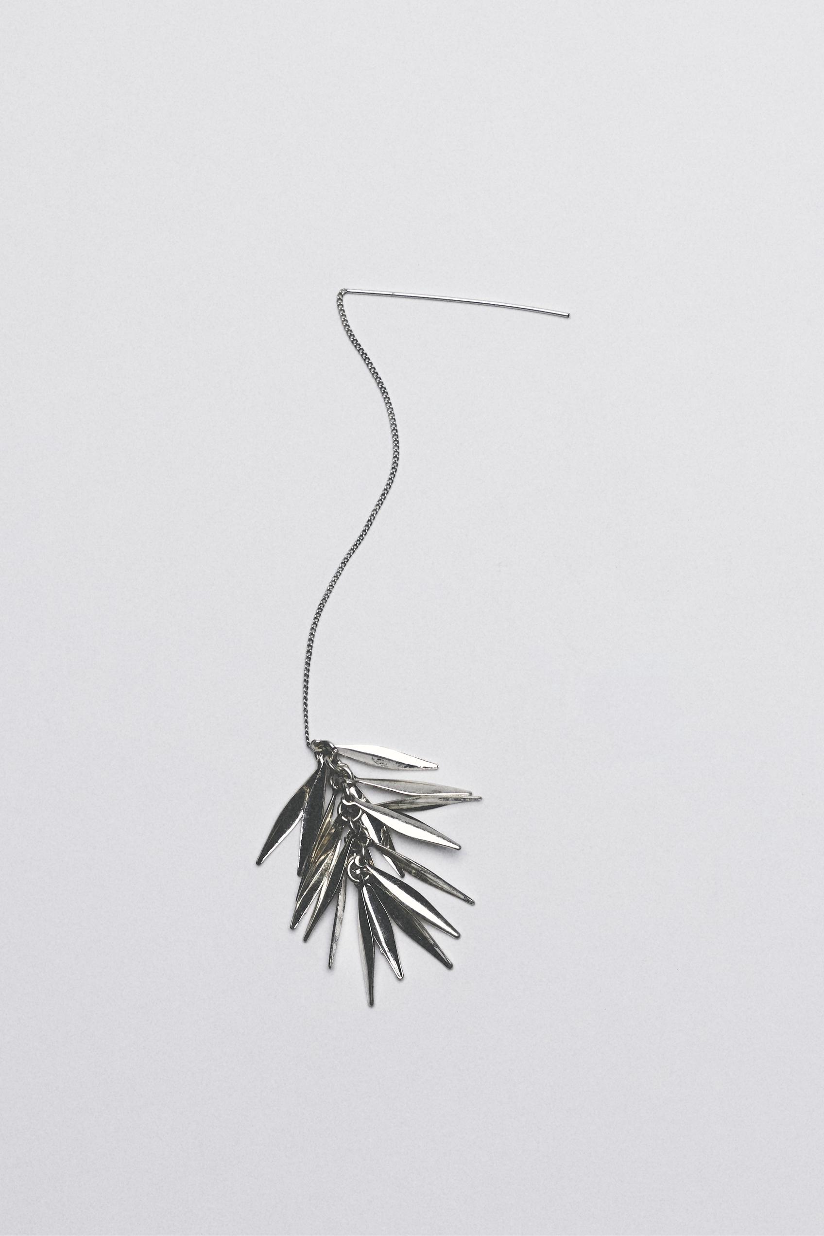 Leaf dangle earrings — Silver
