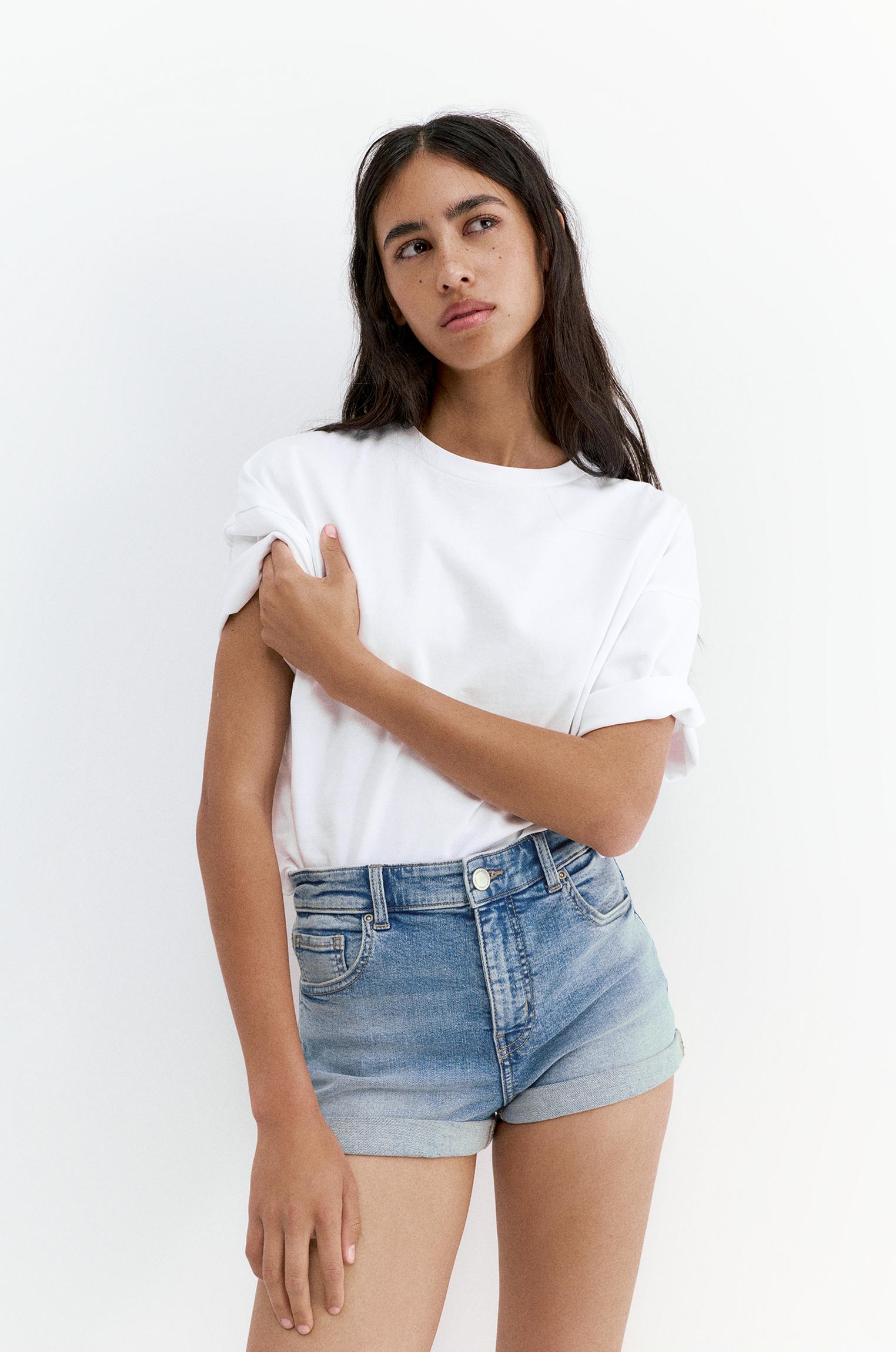 Mid-waist denim shorts — Pale blue