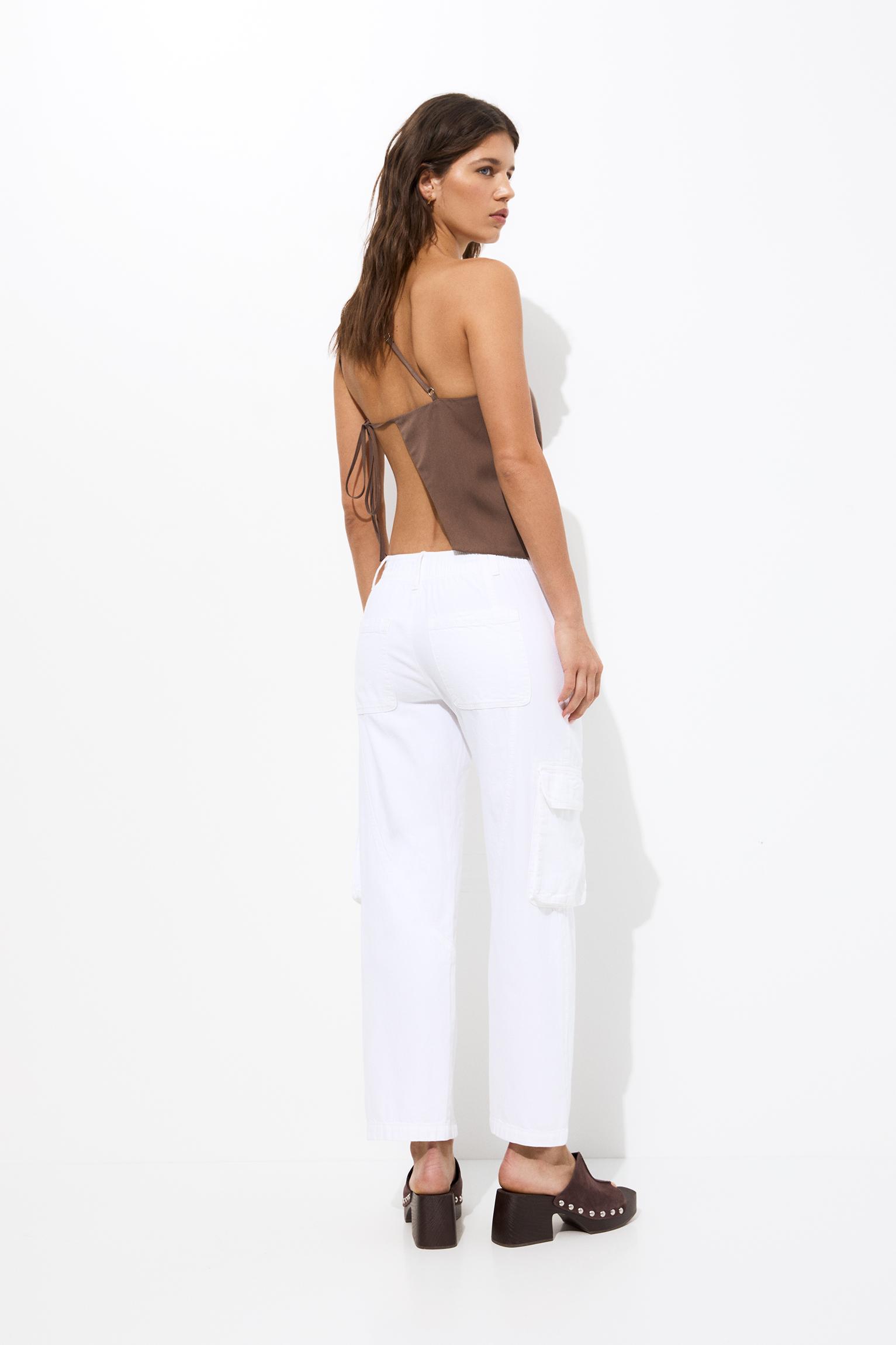 Pantalon blanco pull and bear sale