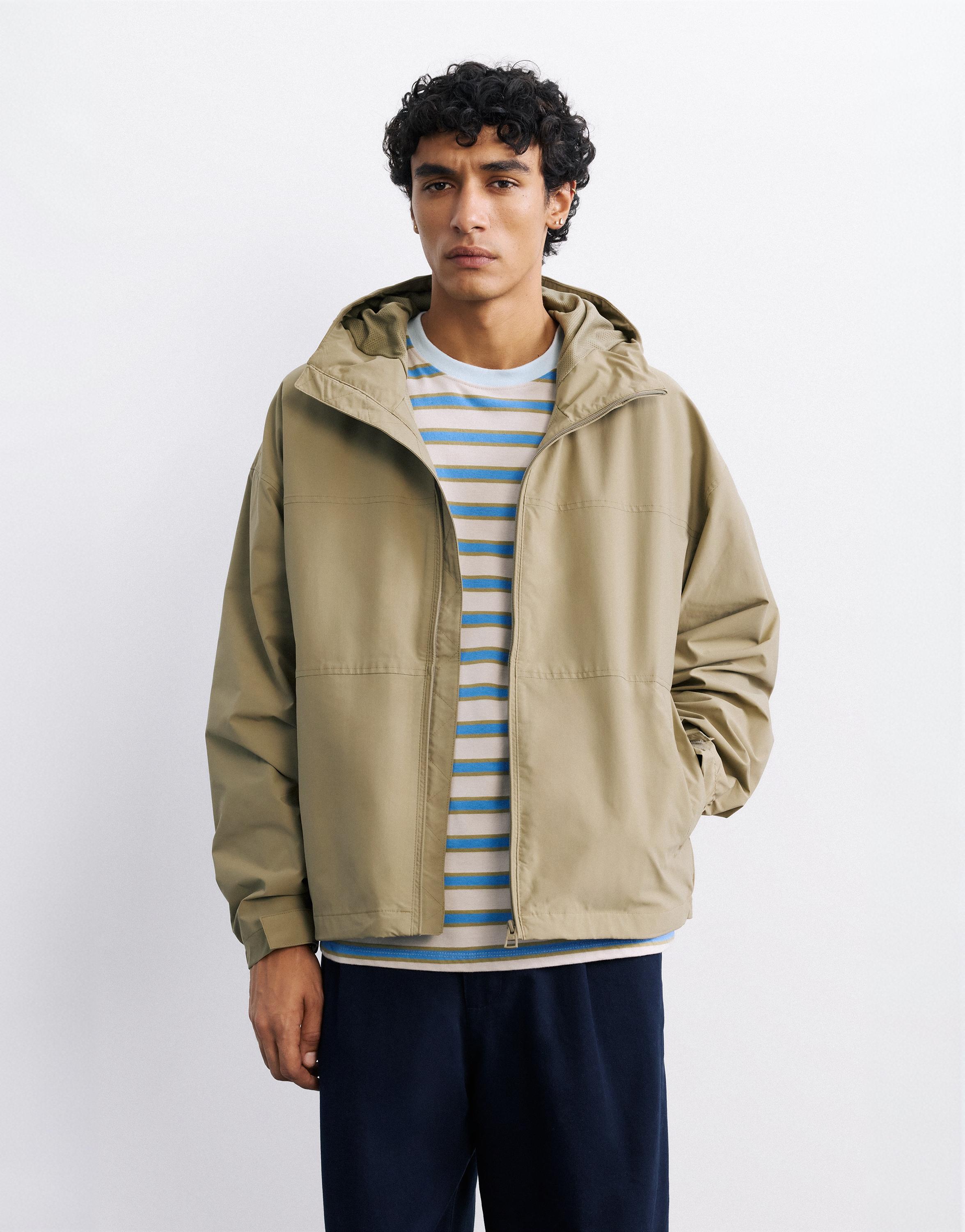 Lightweight hooded raincoat — Sand