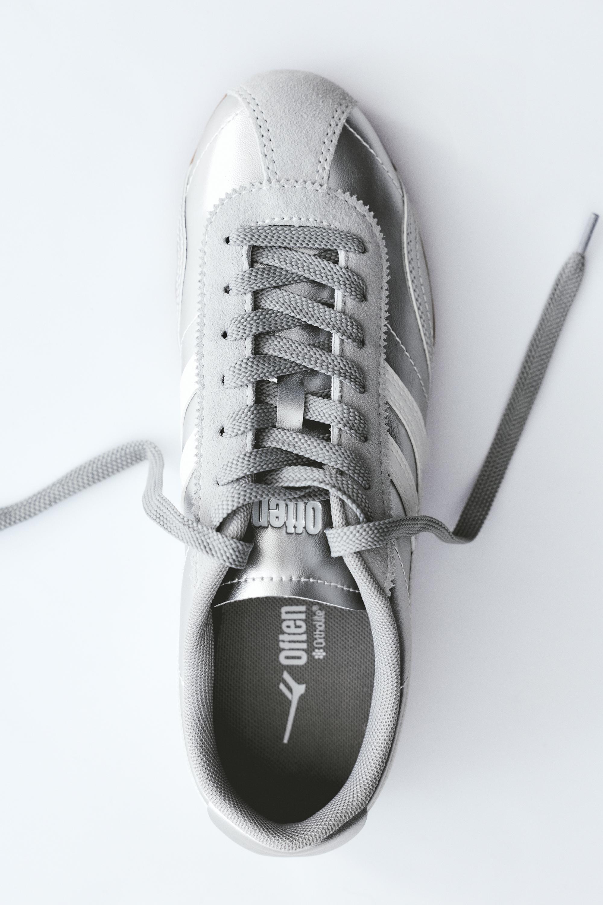 Retro metallic trainers — Silver
