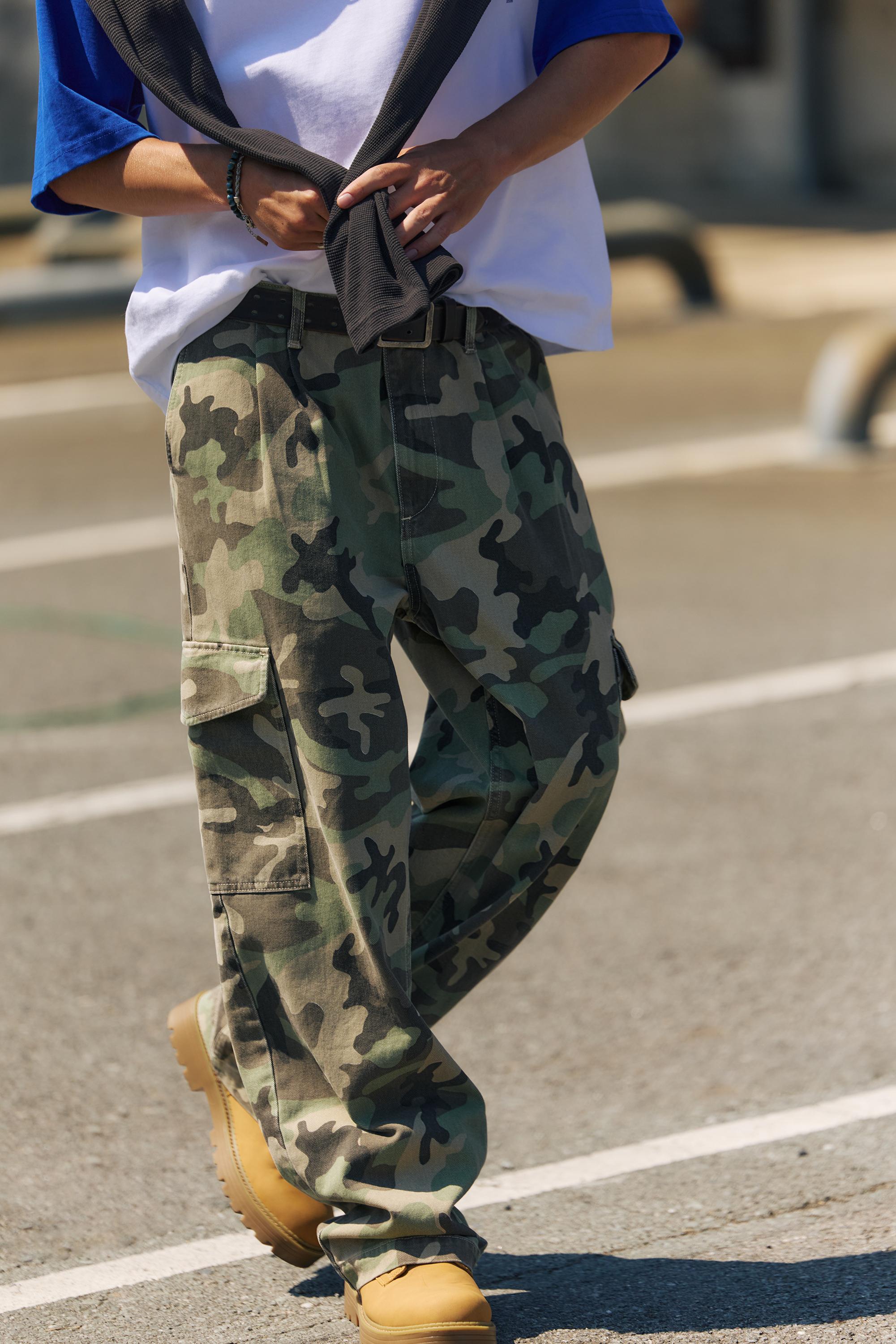 Printed cargo trousers — Khaki