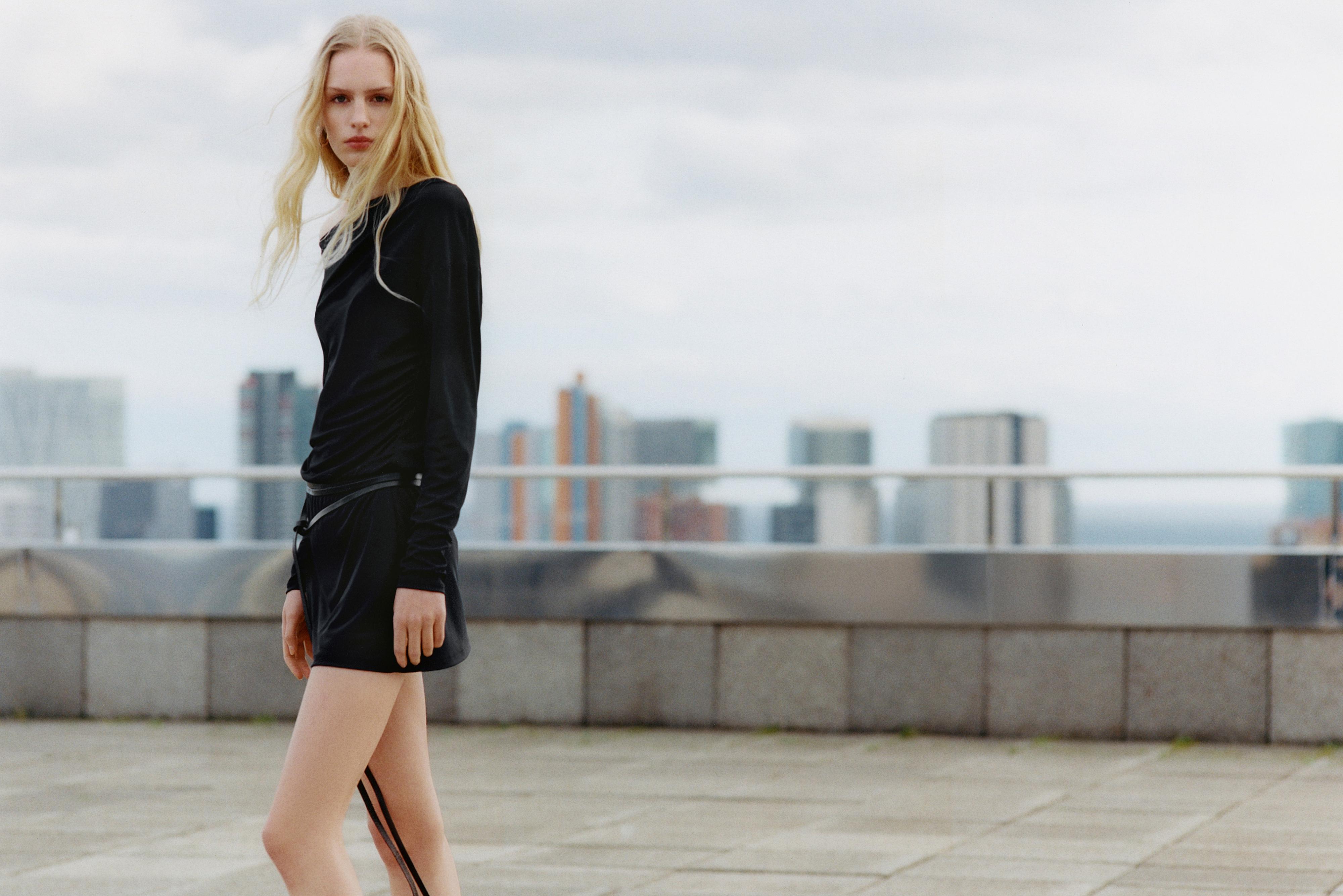 Short asymmetric dress — Black