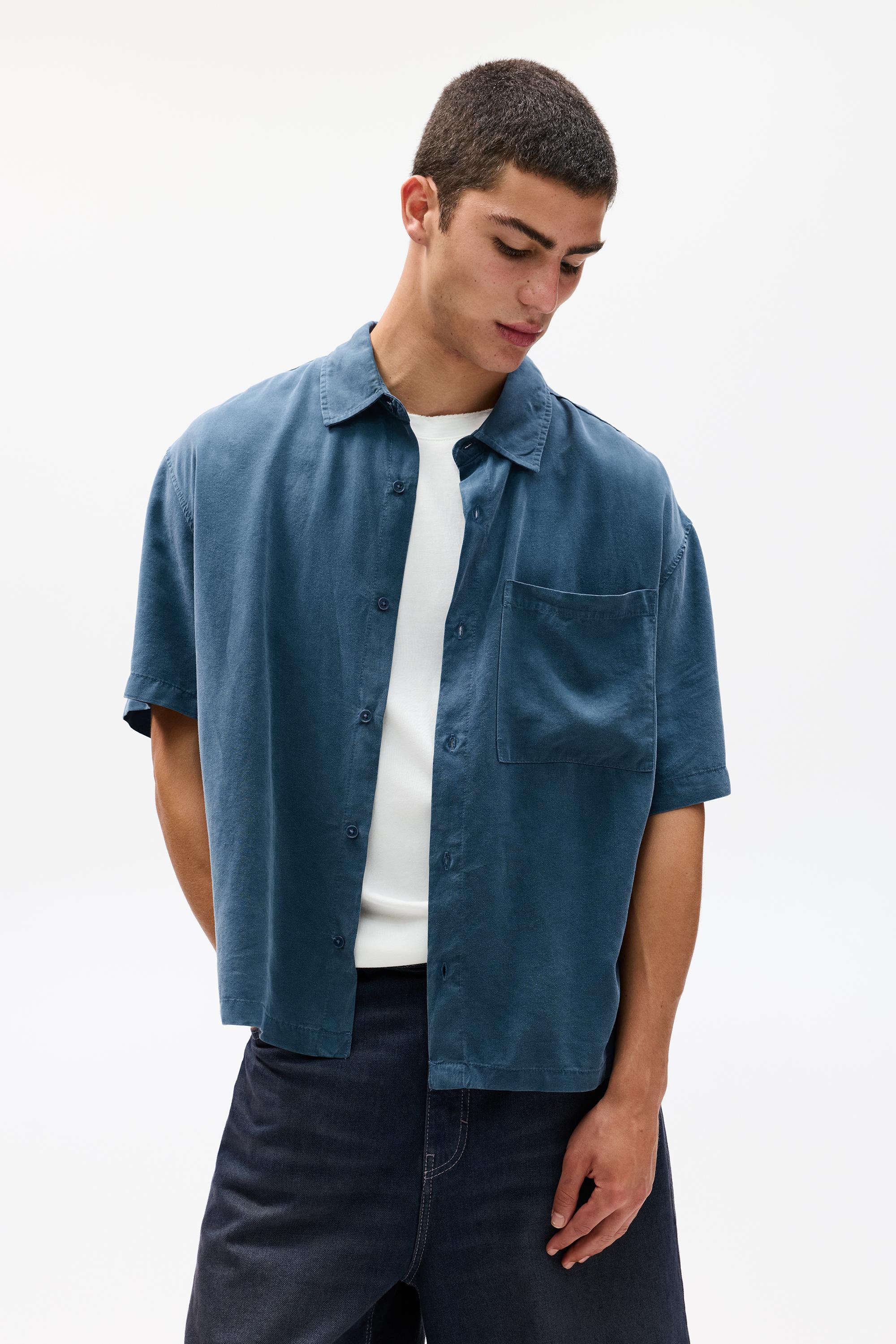 Fließendes Hemd Mit Kurzen Ärmeln