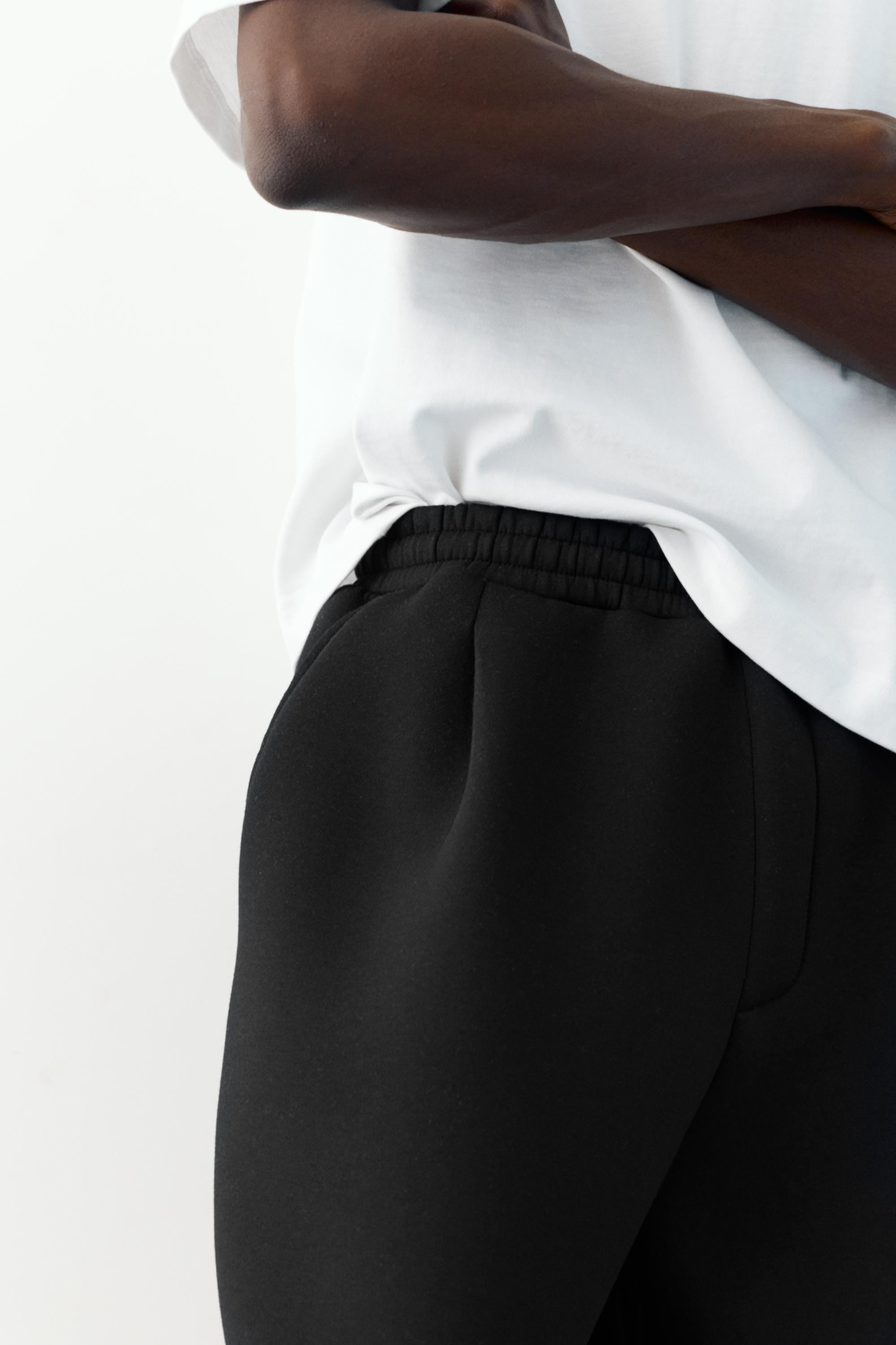 Balloon fit tracksuit bottoms — Black