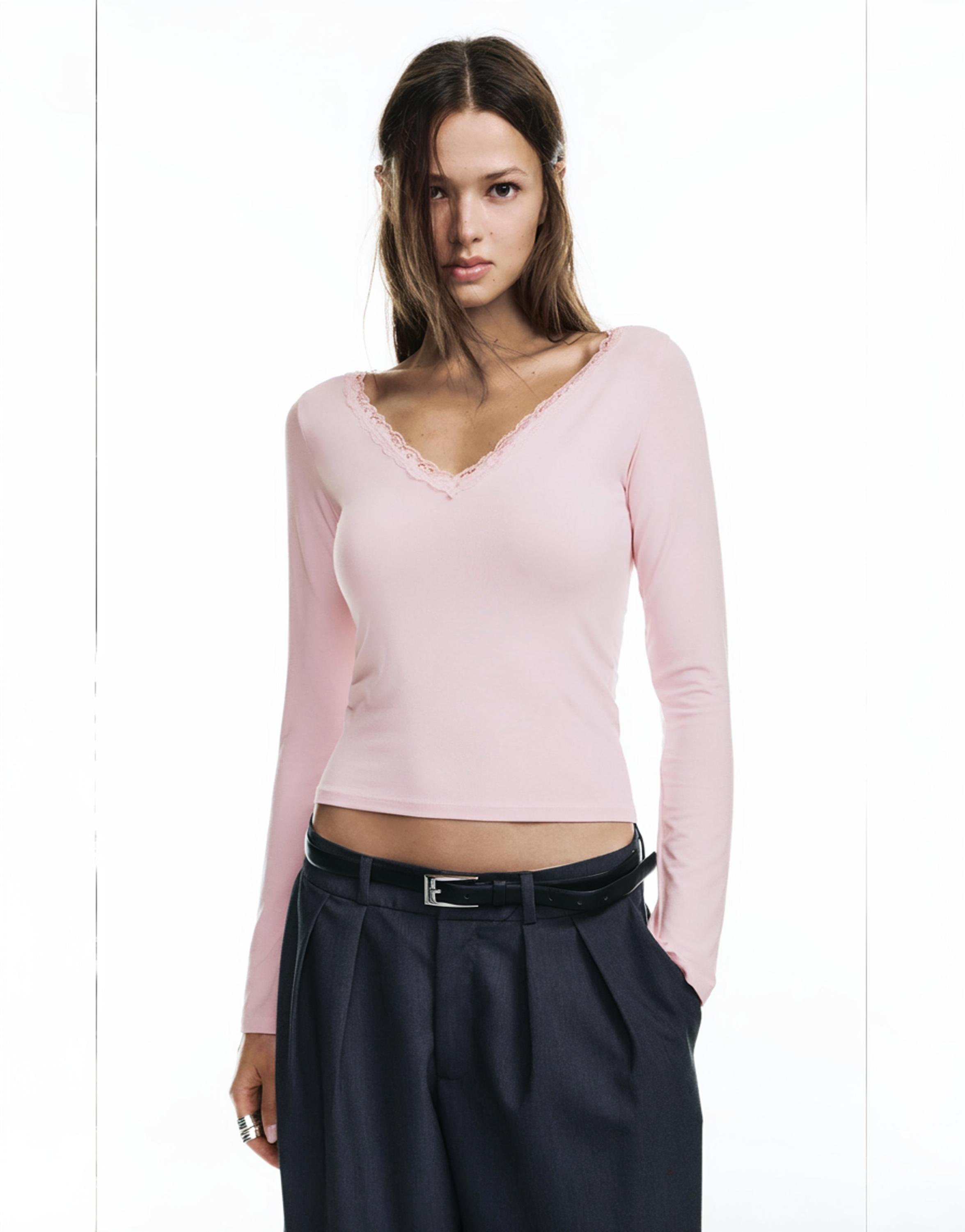 Lace trim neckline T-shirt — Pink