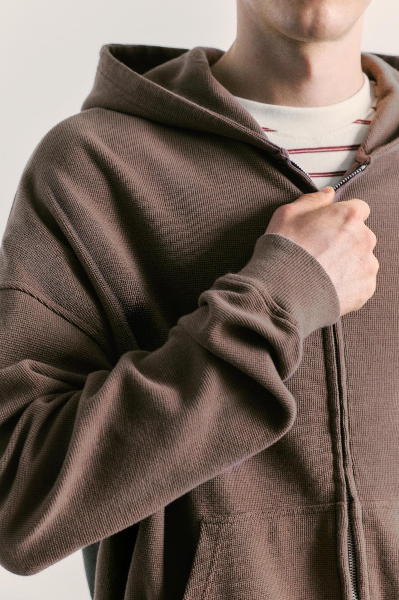 Hoodie with zipper — Brown