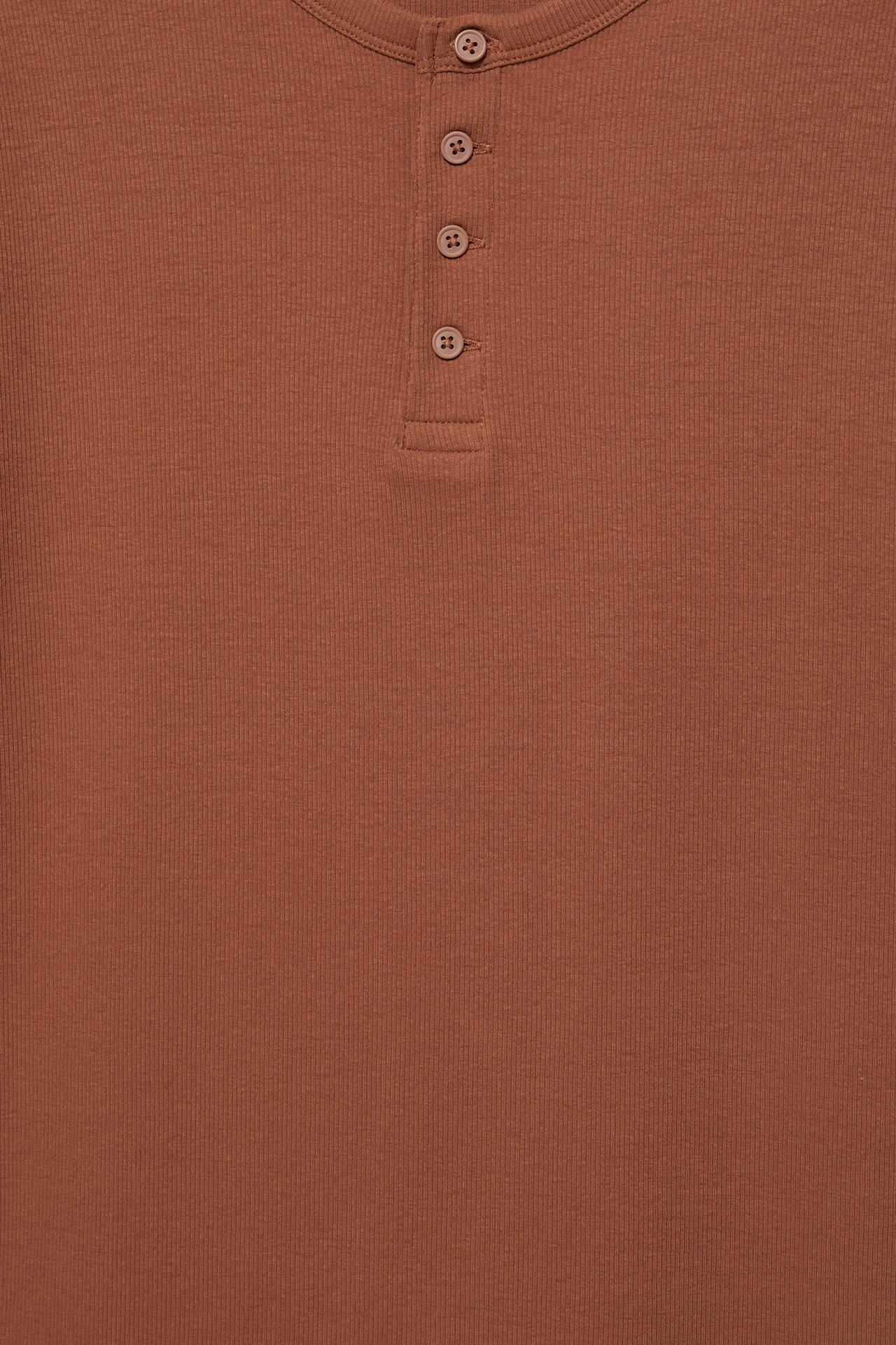 Slim-fit Henley T-shirt — Brown