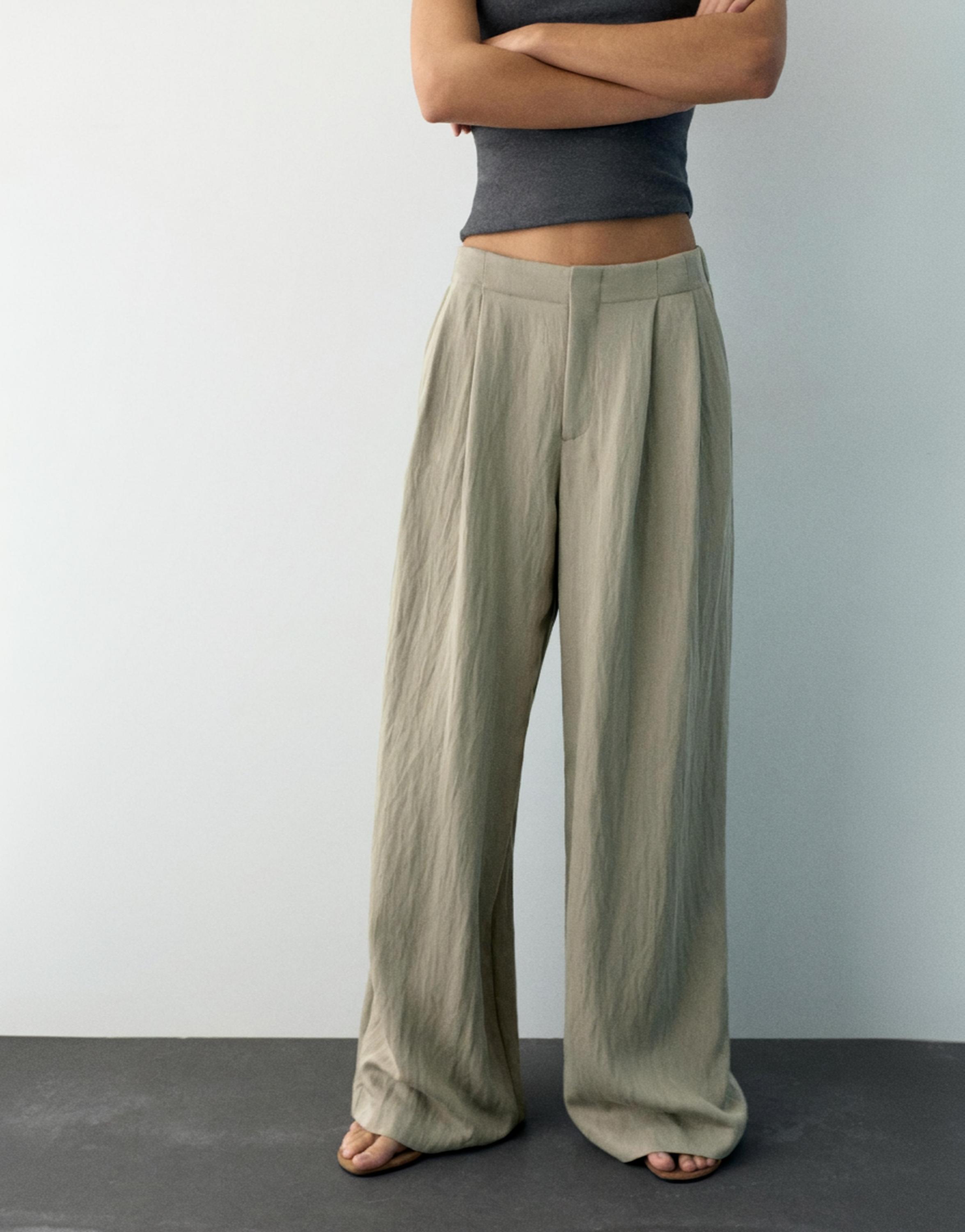 Düğmeli ve fermuarlı, kemer tokalı, önü pensli, elastik belli, tailored fit pantolon. - Görsel 38