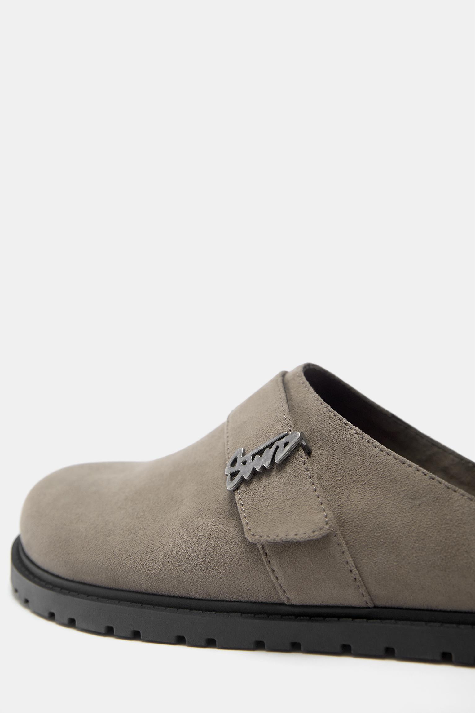 Clogs with STWD buckle — Grey