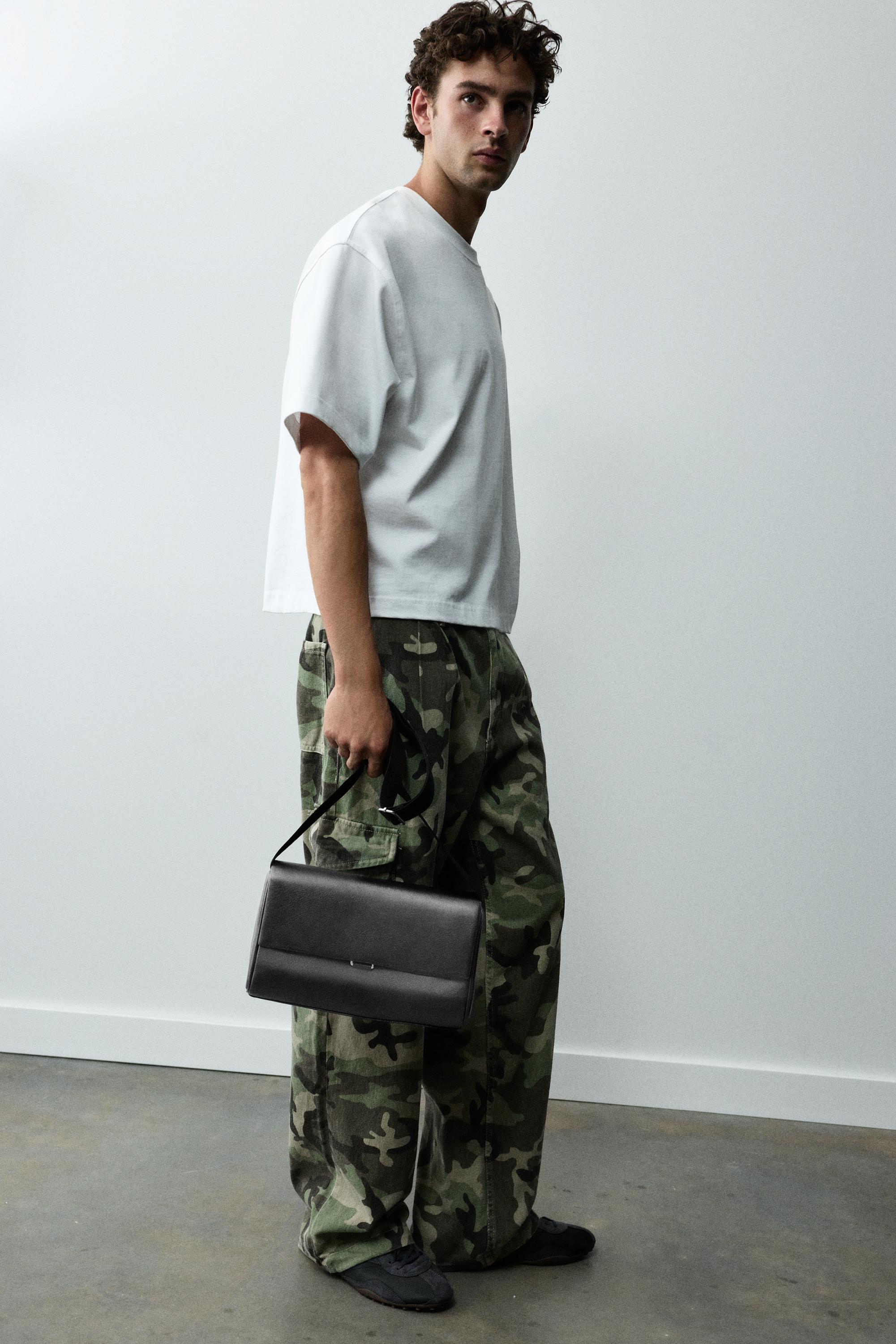 Crossbody bag with flap — Black
