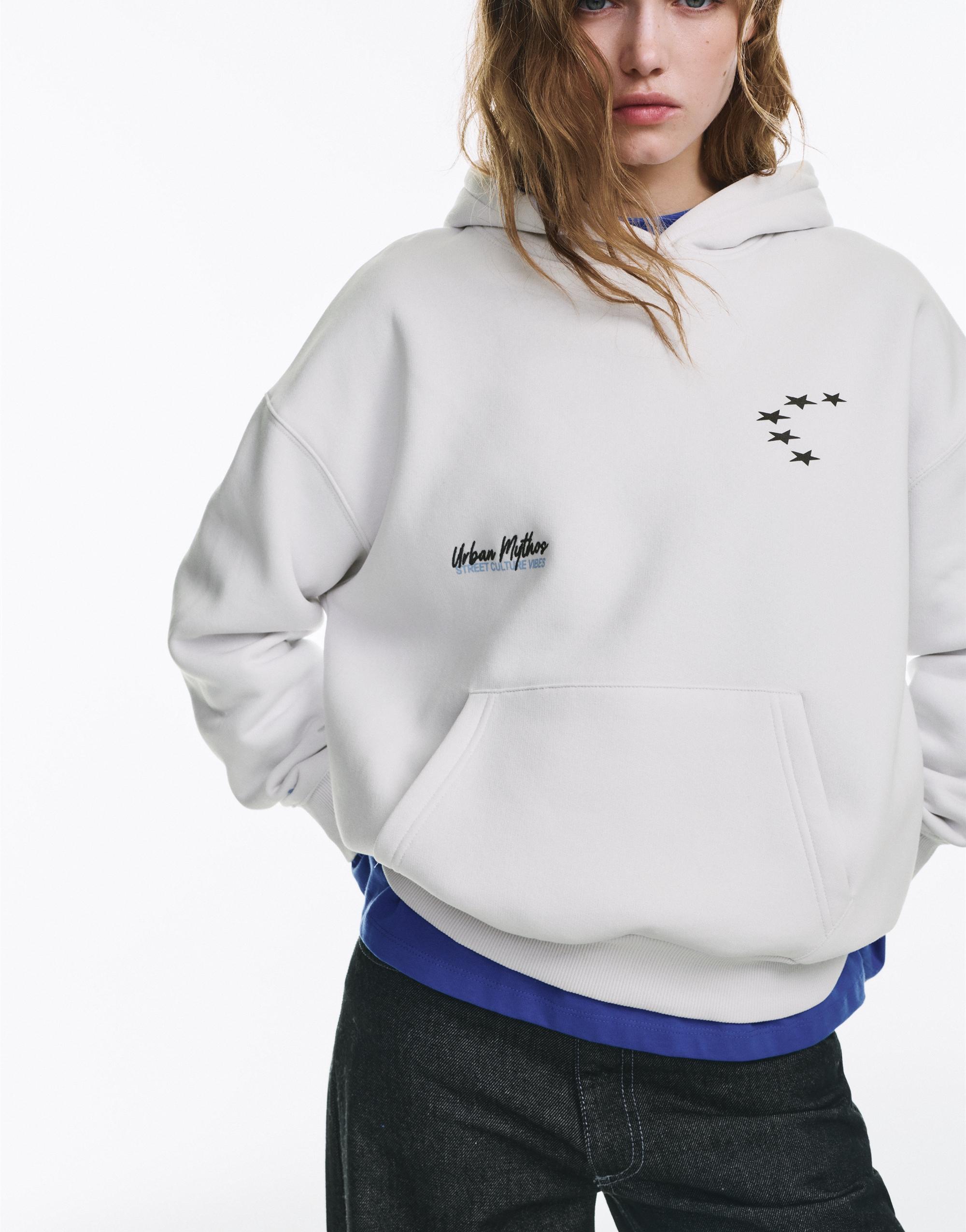 Yazılı yıldız desenli kapüşonlu sweatshirt - Görsel 12