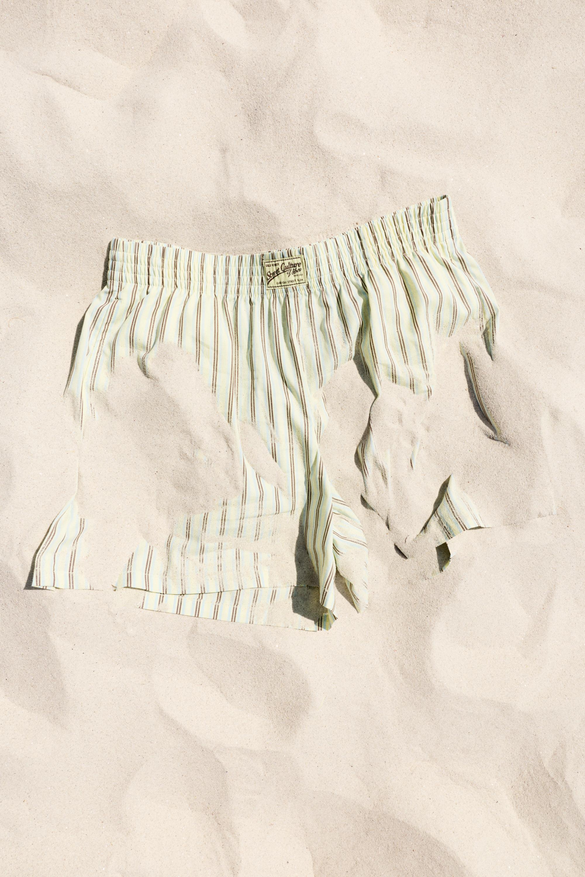 Striped Bermuda shorts — Yellow