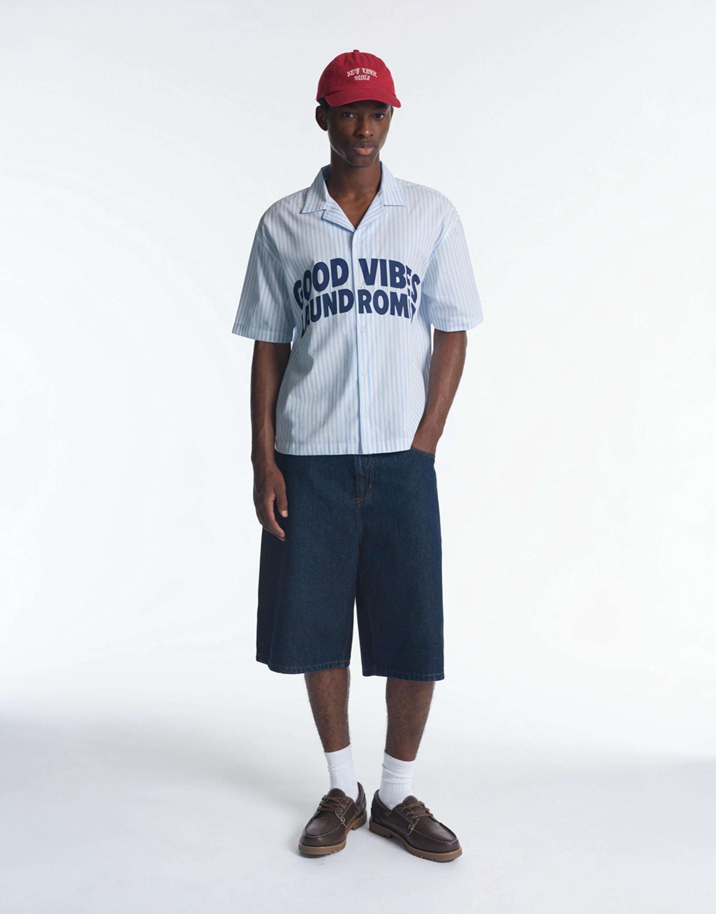 Striped short sleeve shirt with text — Grey/Blue