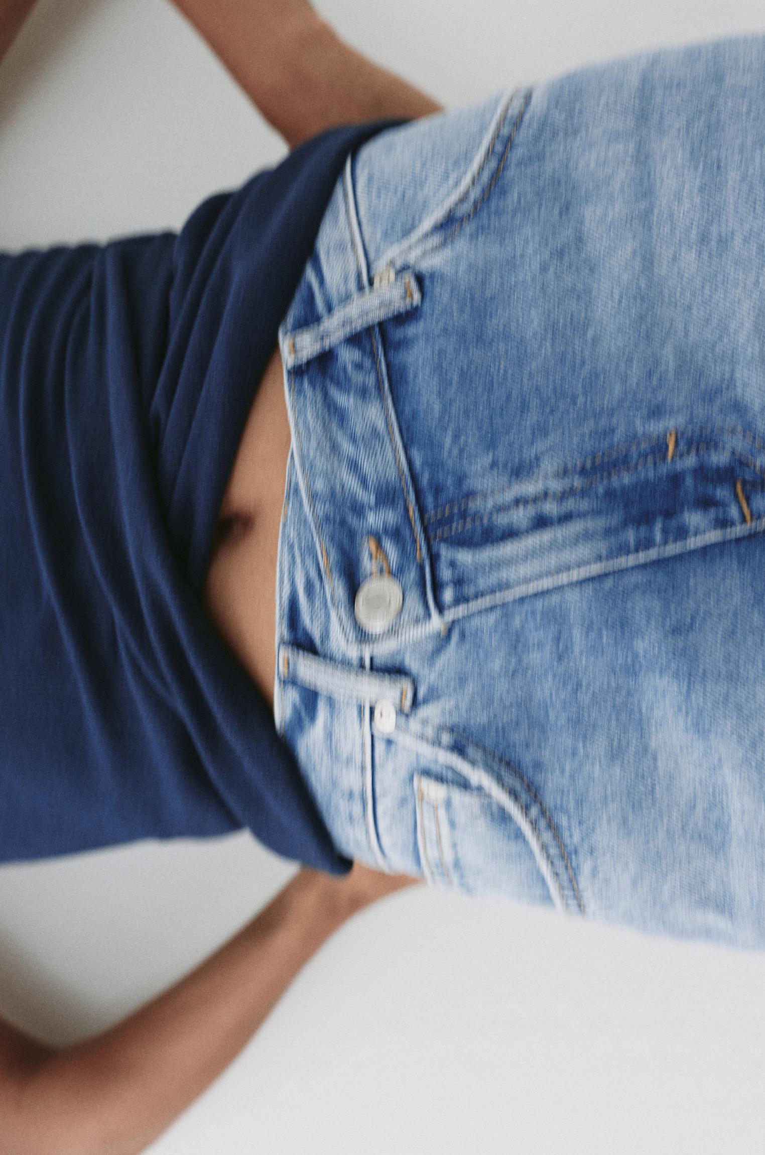 Straight-leg jeans with crossover waistband — Medium blue