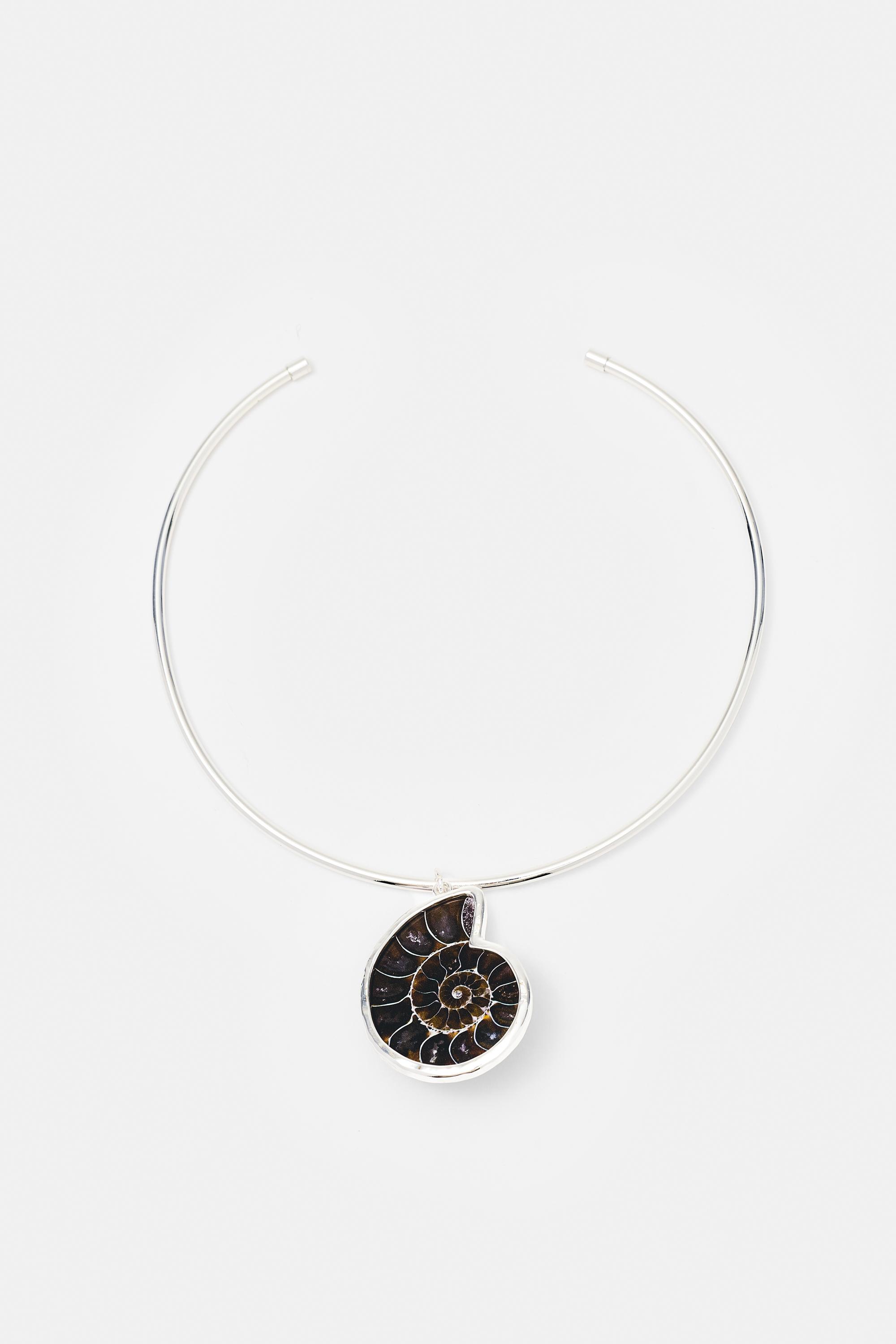 Collana Rigida Con Conchiglia