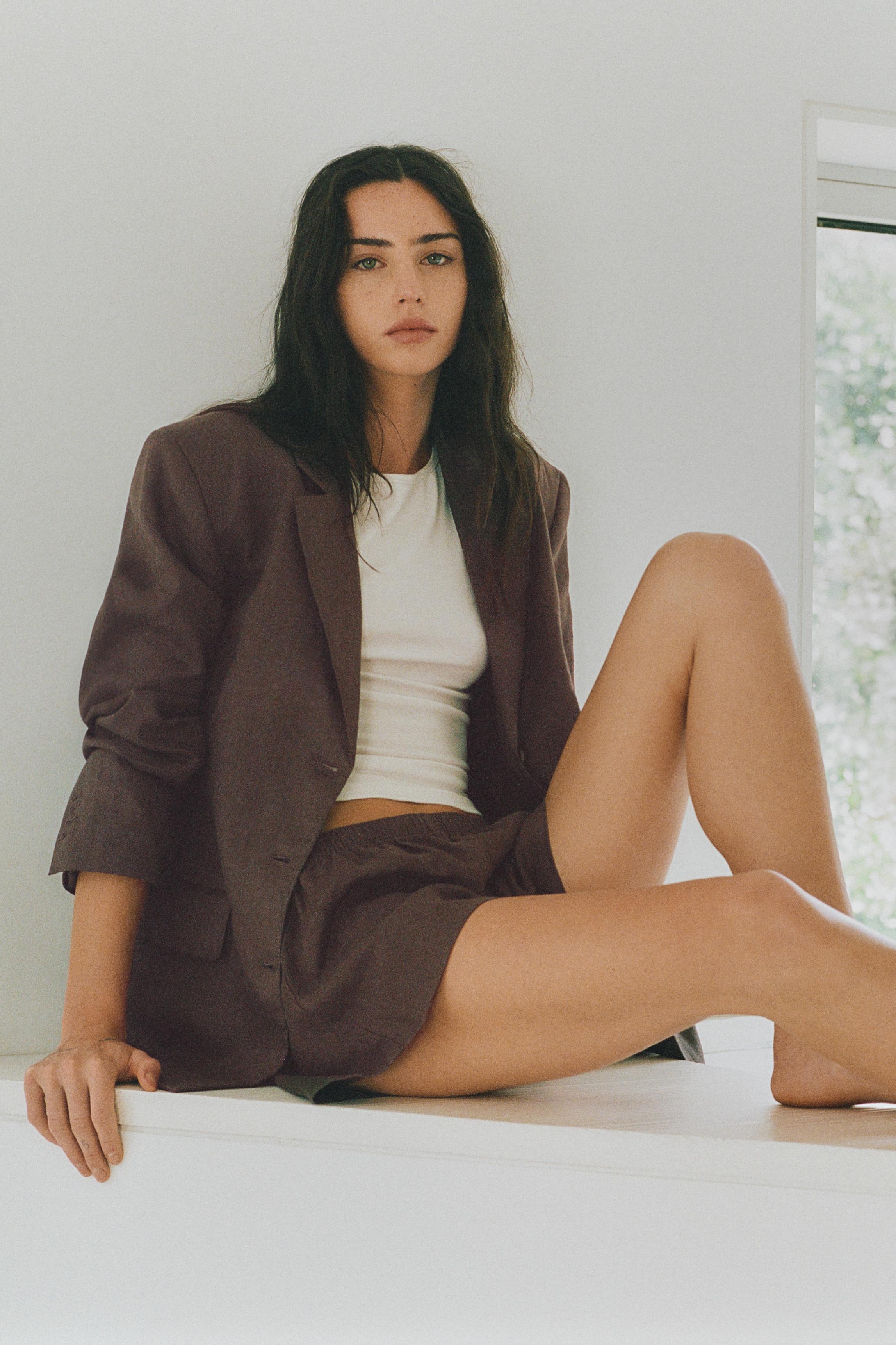 100% linen fitted blazer — Taupe