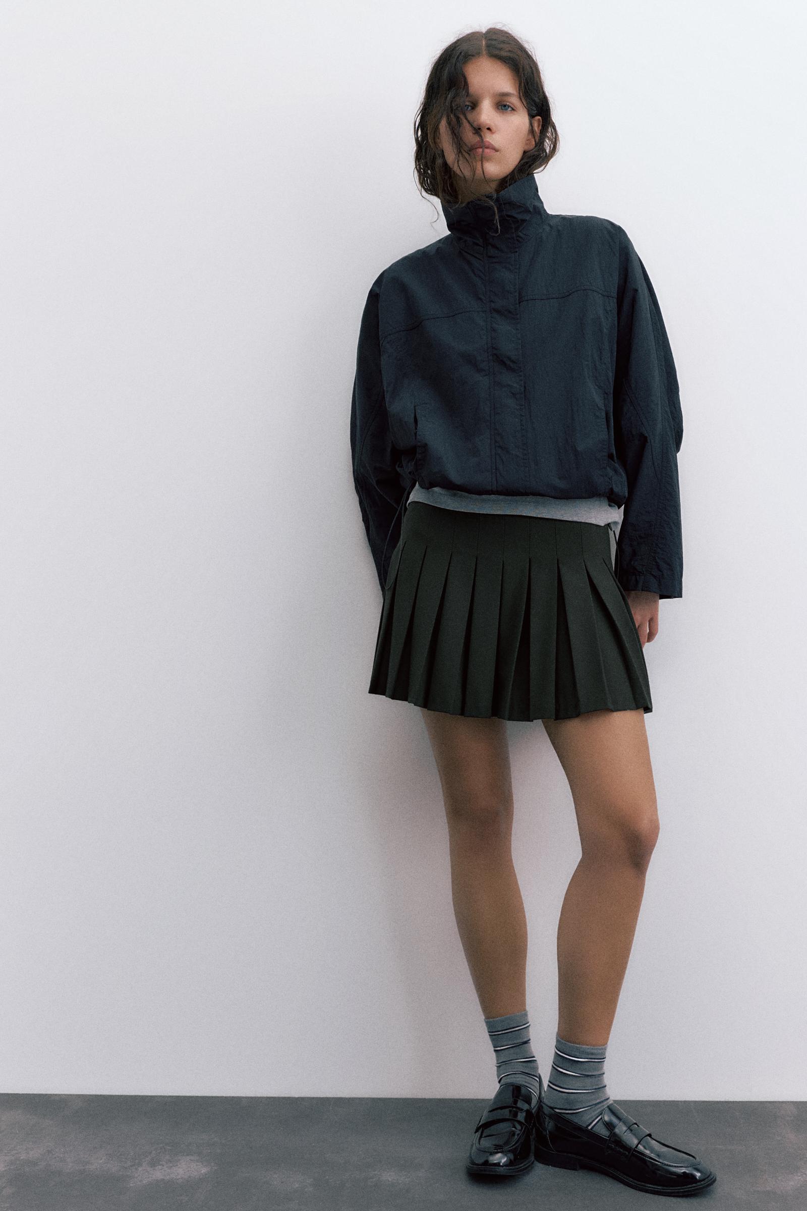 Pleated mini skirt — Black