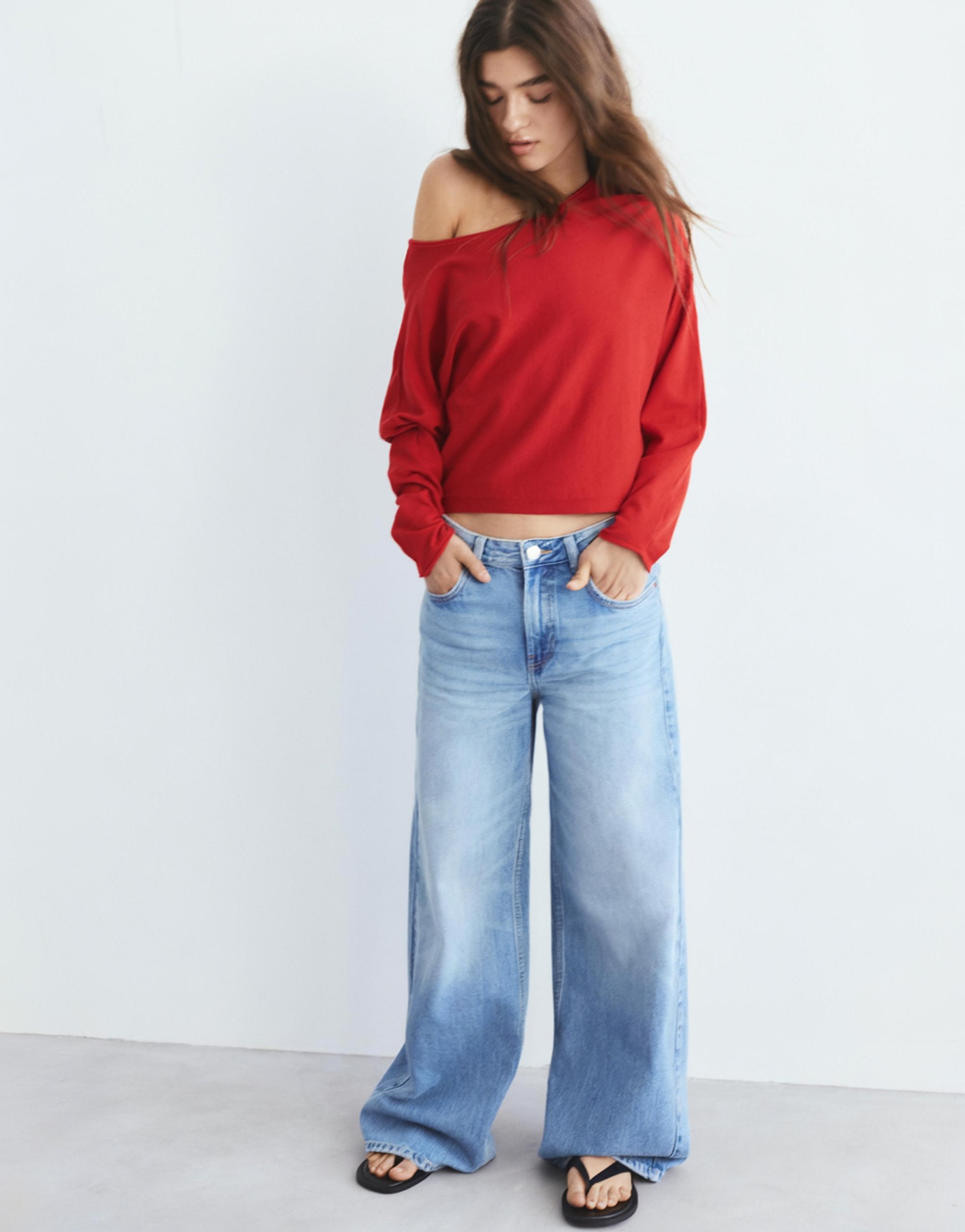 Asymmetric jumper — Red