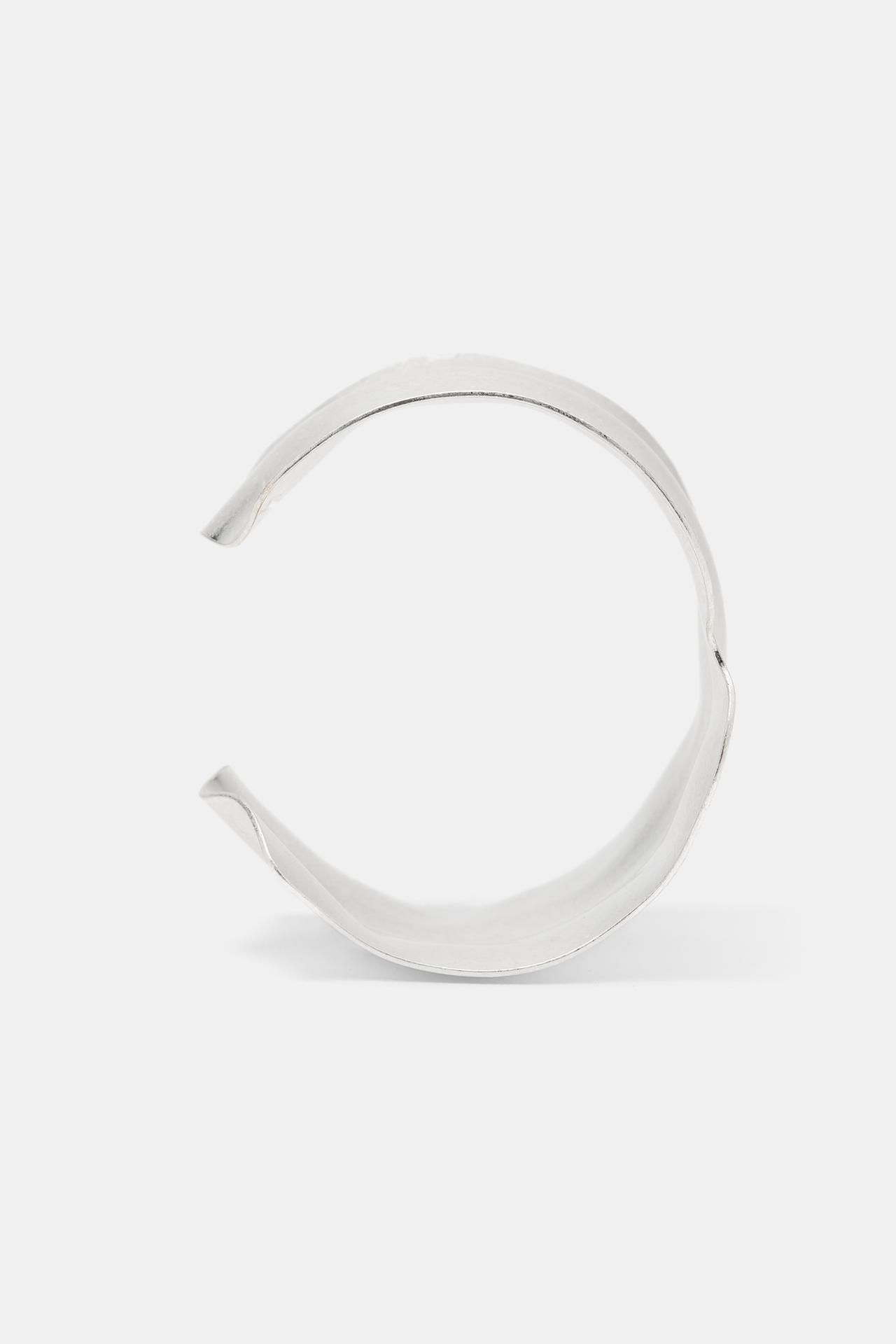 Irregular rigid arm cuff — Silver