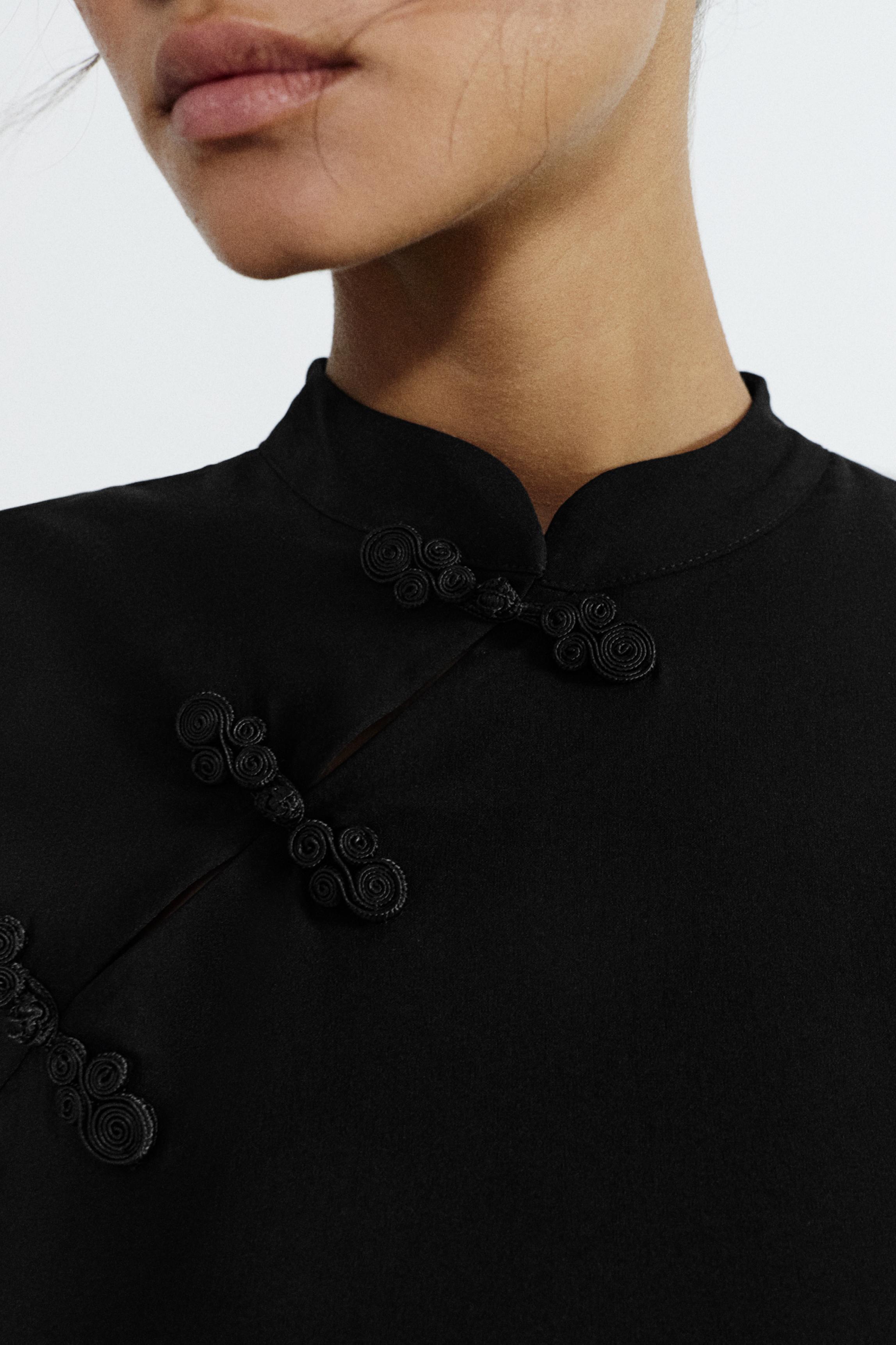 Short dress with knot buttons — Black