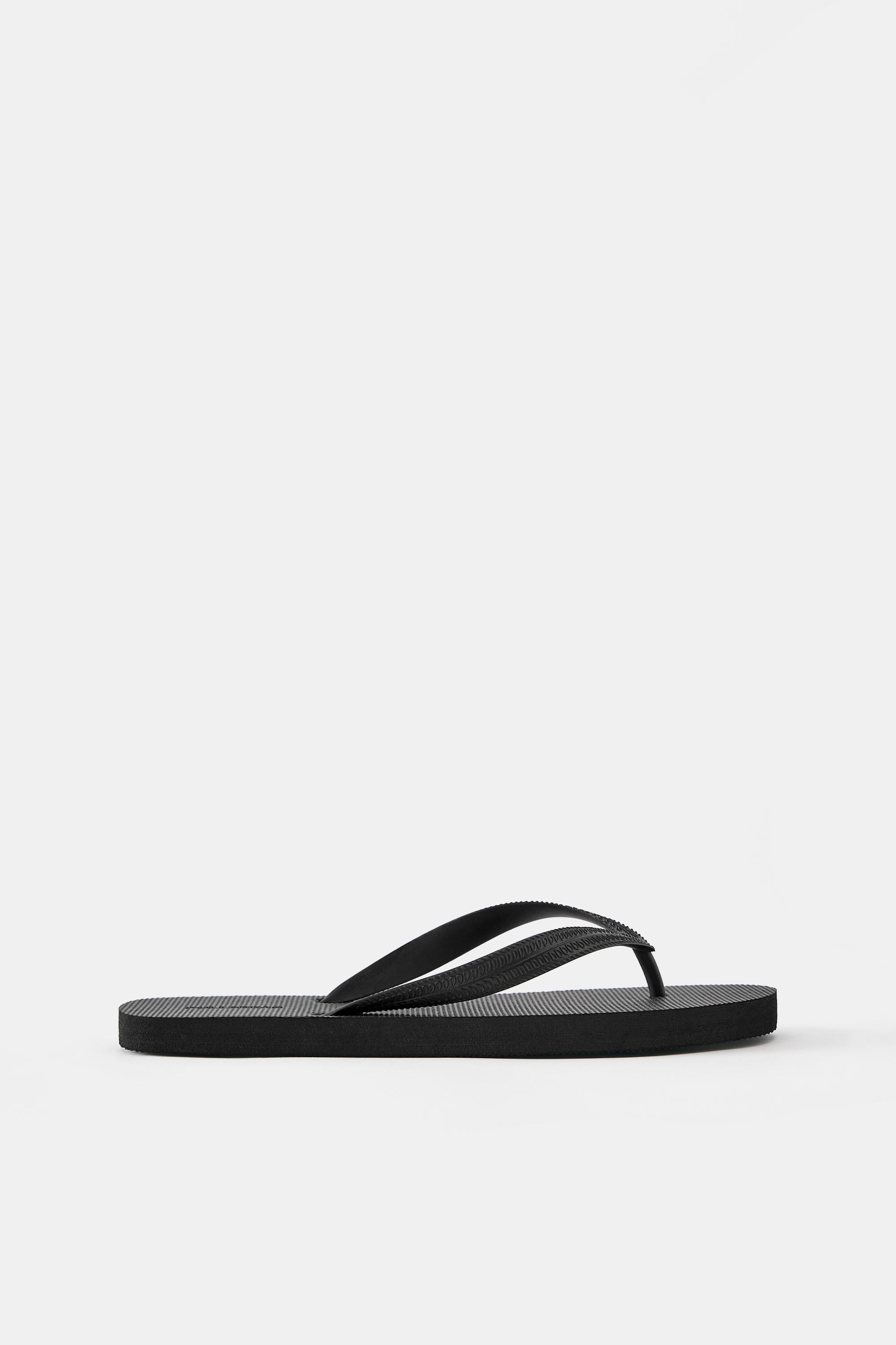 Strappy sandals — Black